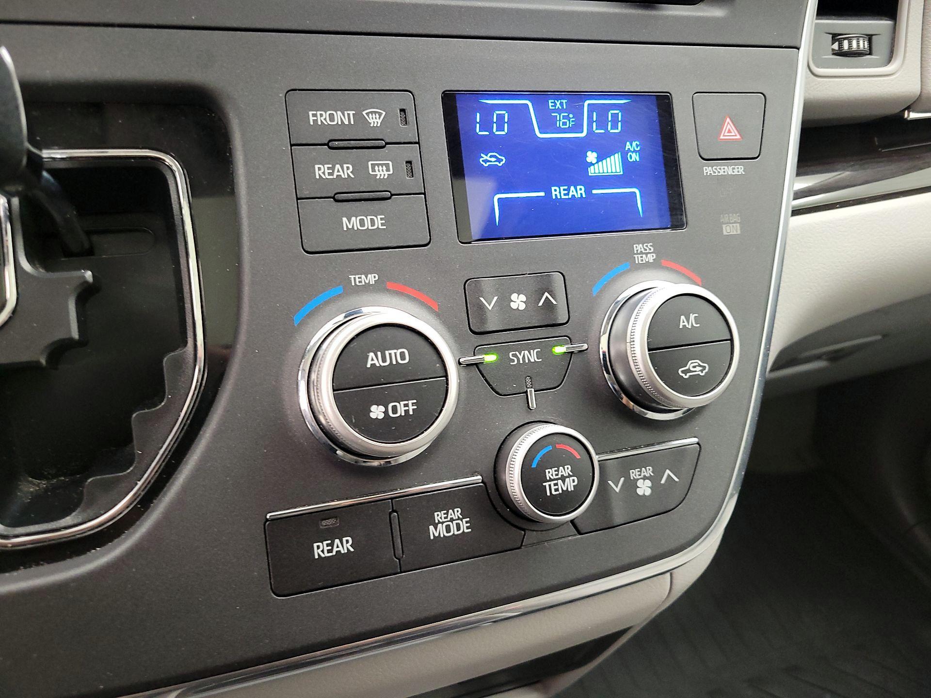 Thumbnail: 2018 Toyota Sienna - 16