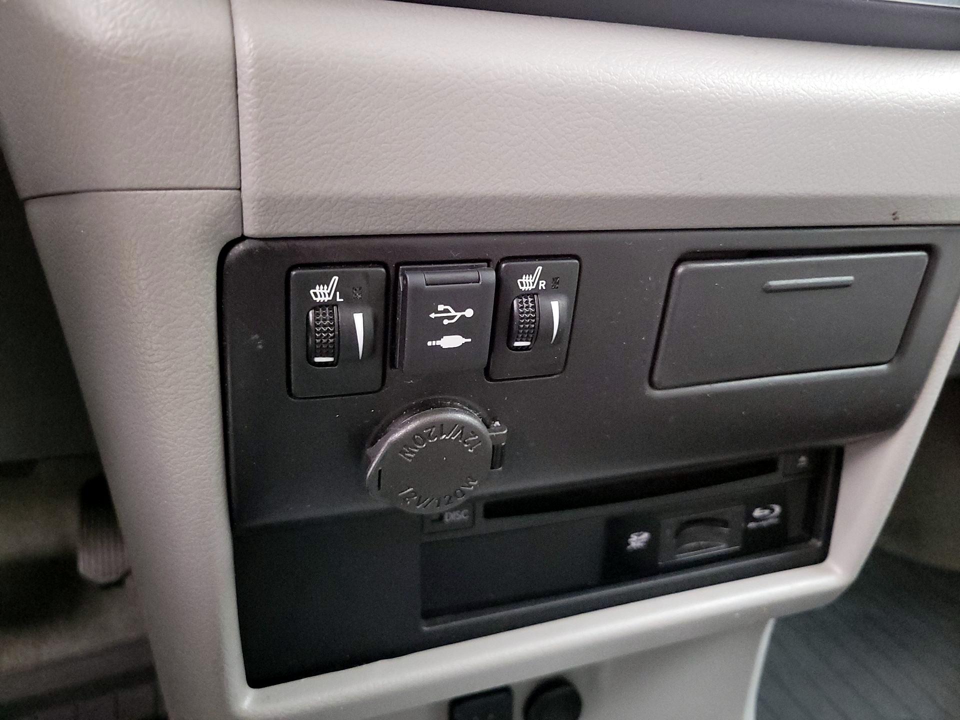Thumbnail: 2018 Toyota Sienna - 18