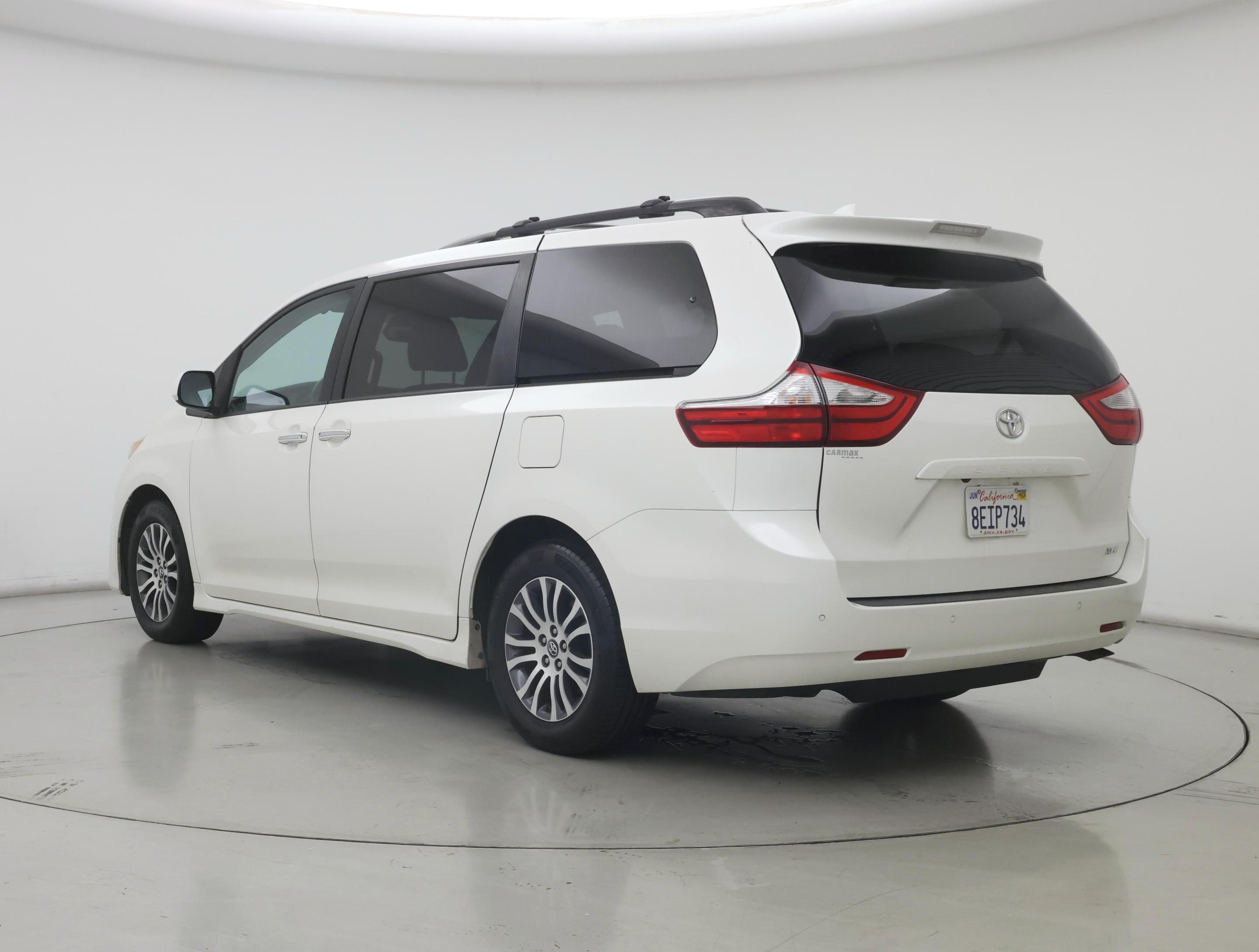 Thumbnail: 2018 Toyota Sienna - 2