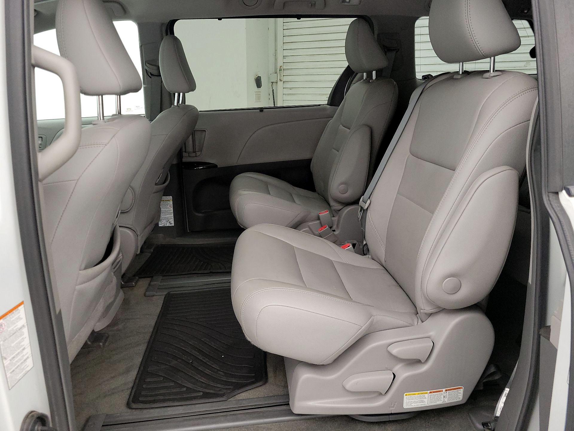 Thumbnail: 2018 Toyota Sienna - 20