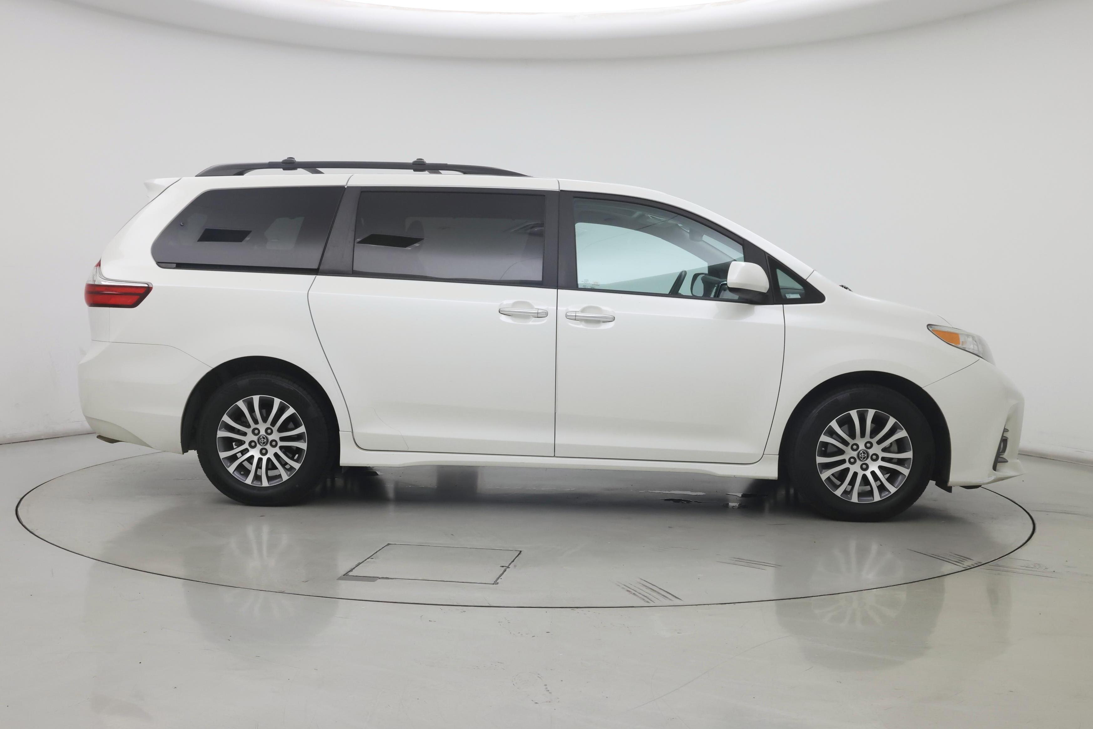 Thumbnail: 2018 Toyota Sienna - 7