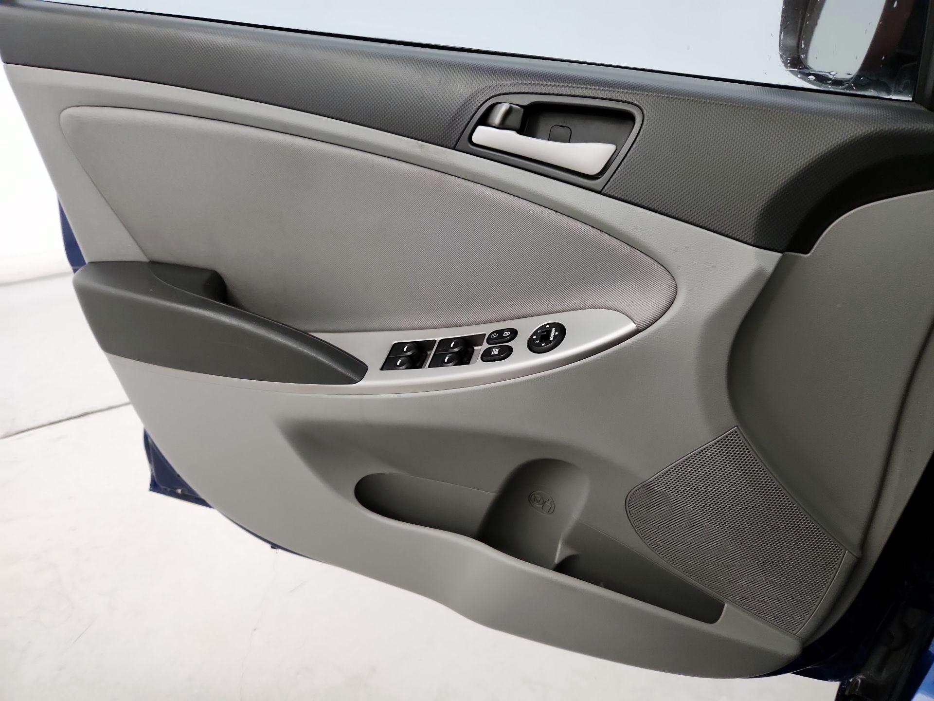 Thumbnail: 2015 Hyundai Accent - 12