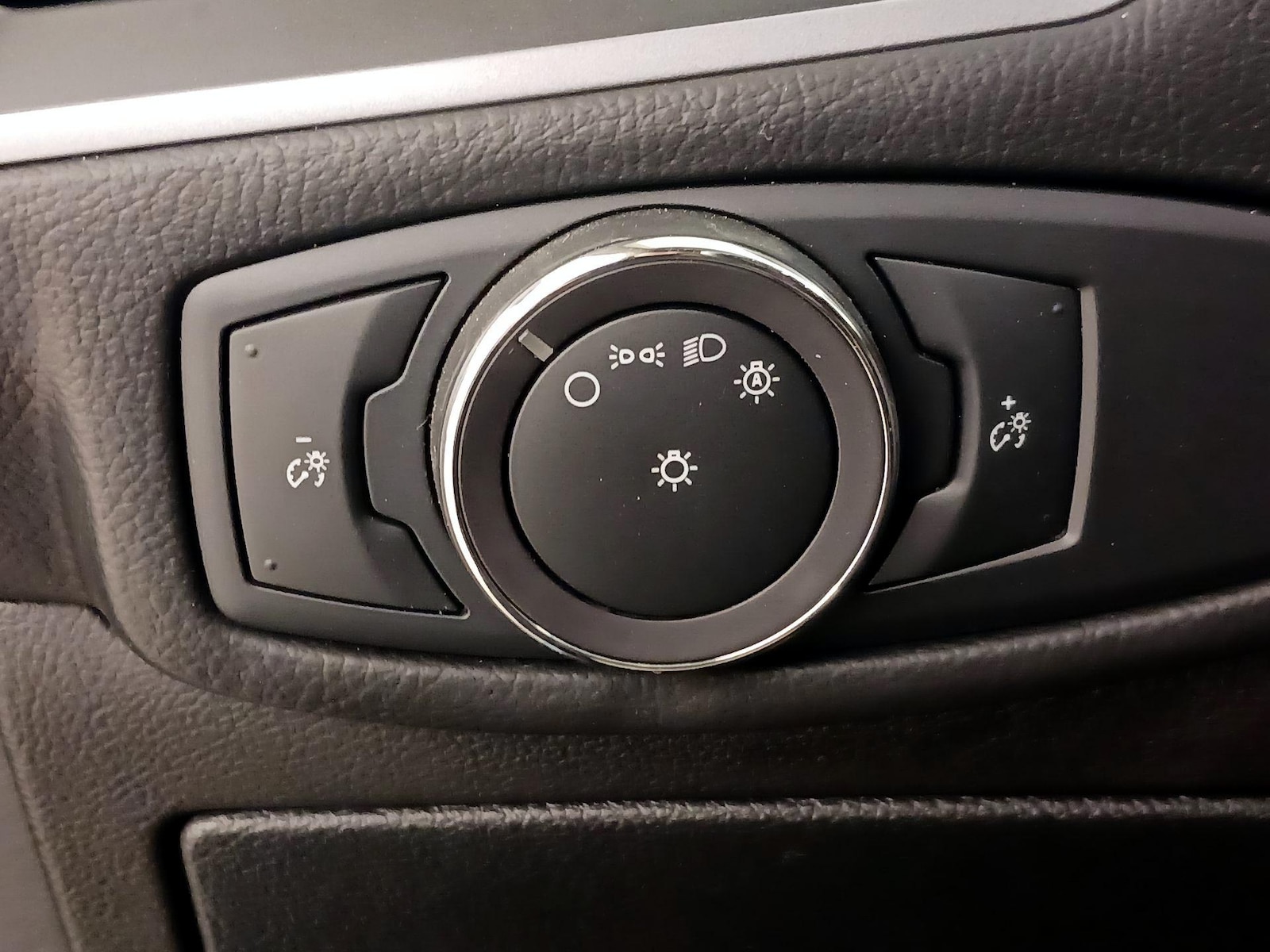2018 Ford Edge SE - Photo 14
