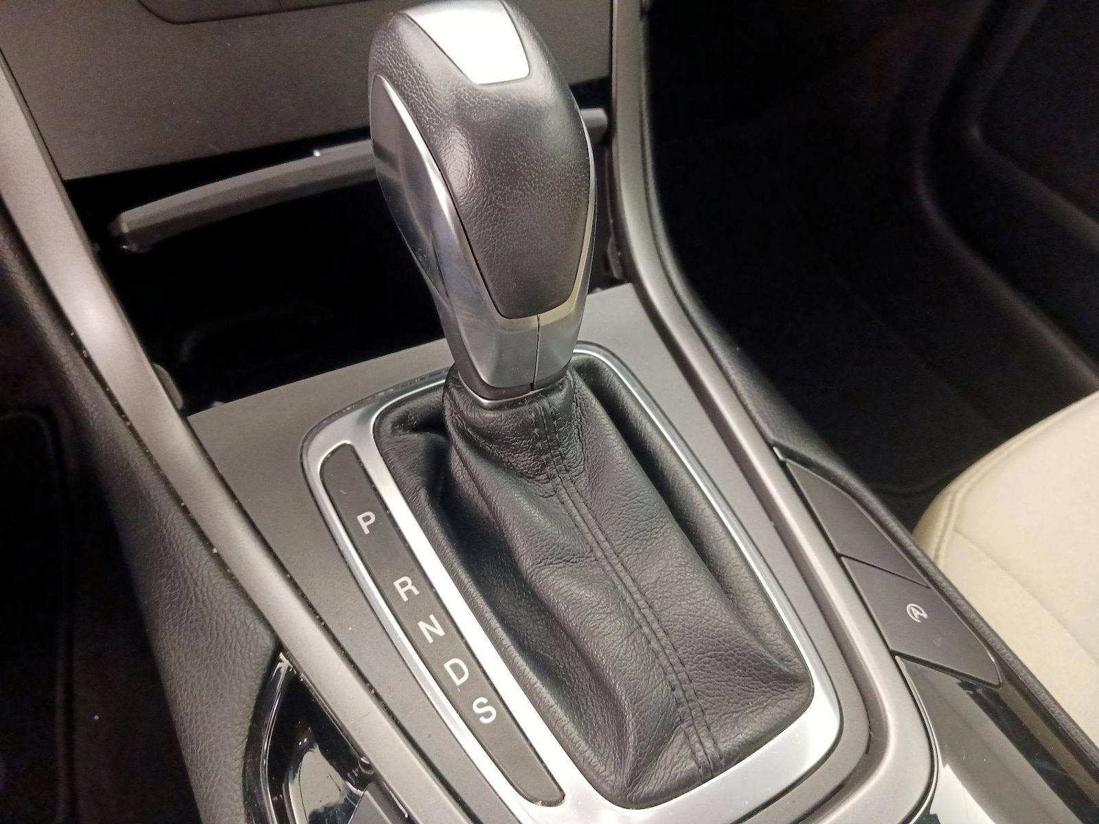 2018 Ford Edge SE - Photo 18