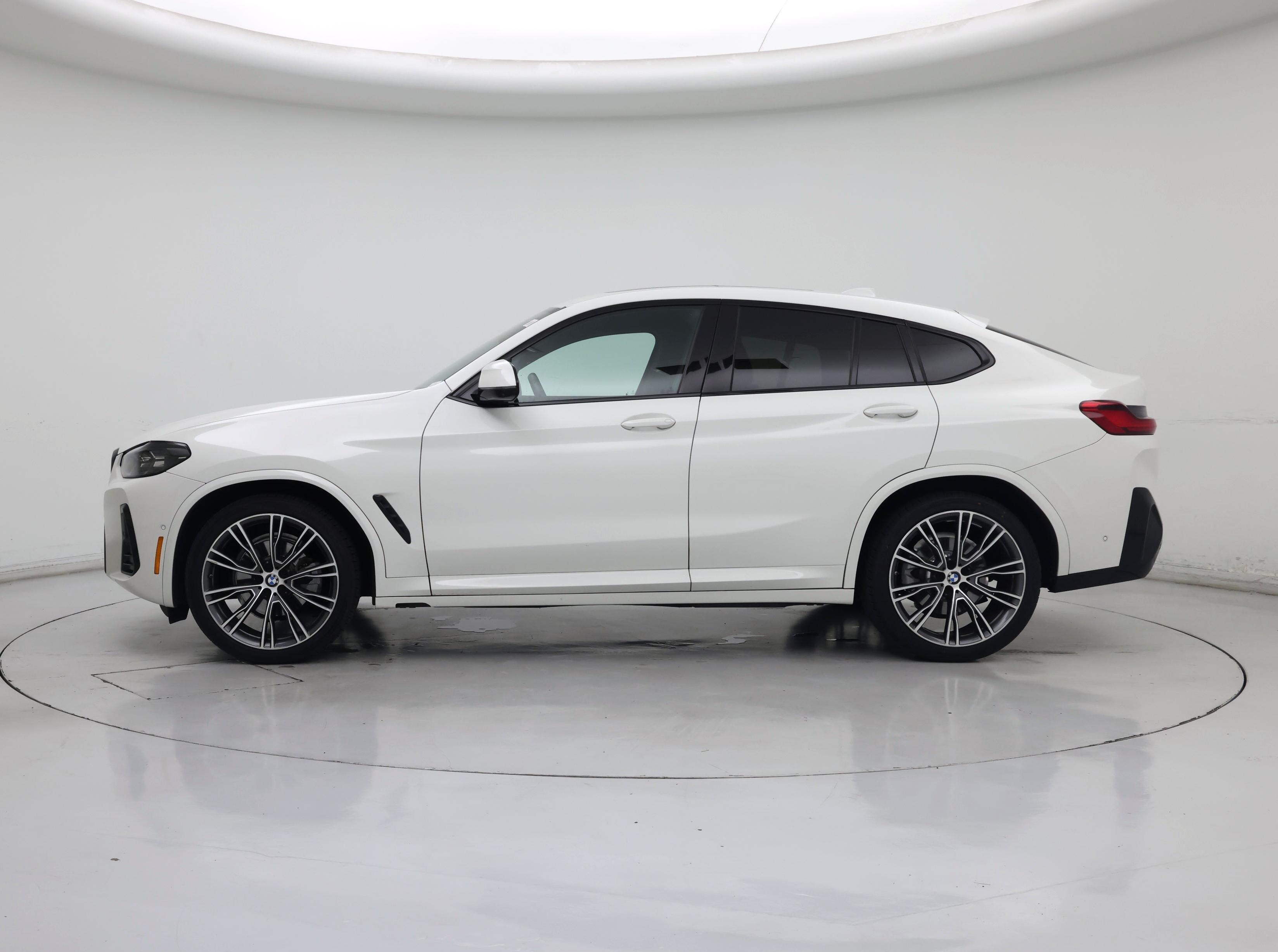 Thumbnail: 2023 BMW X4 - 3