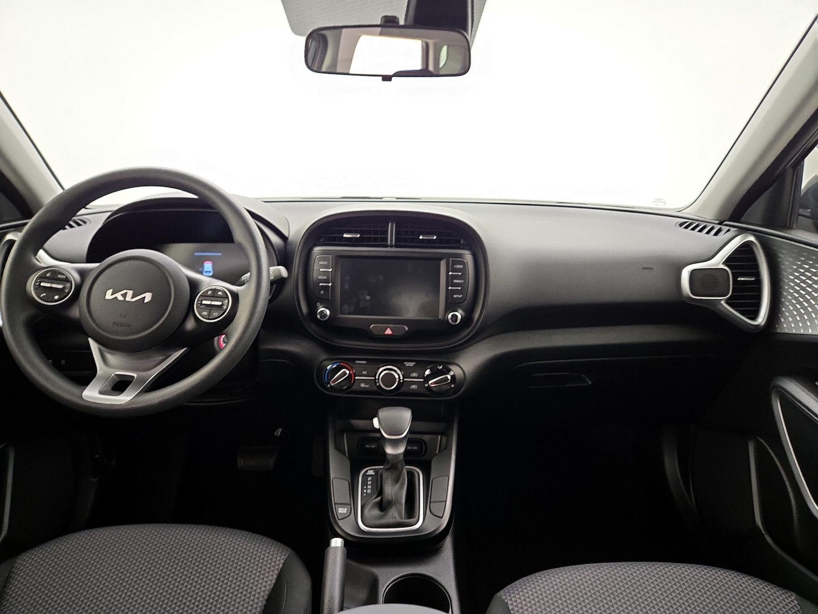 2025 Kia Soul LX - Photo 10