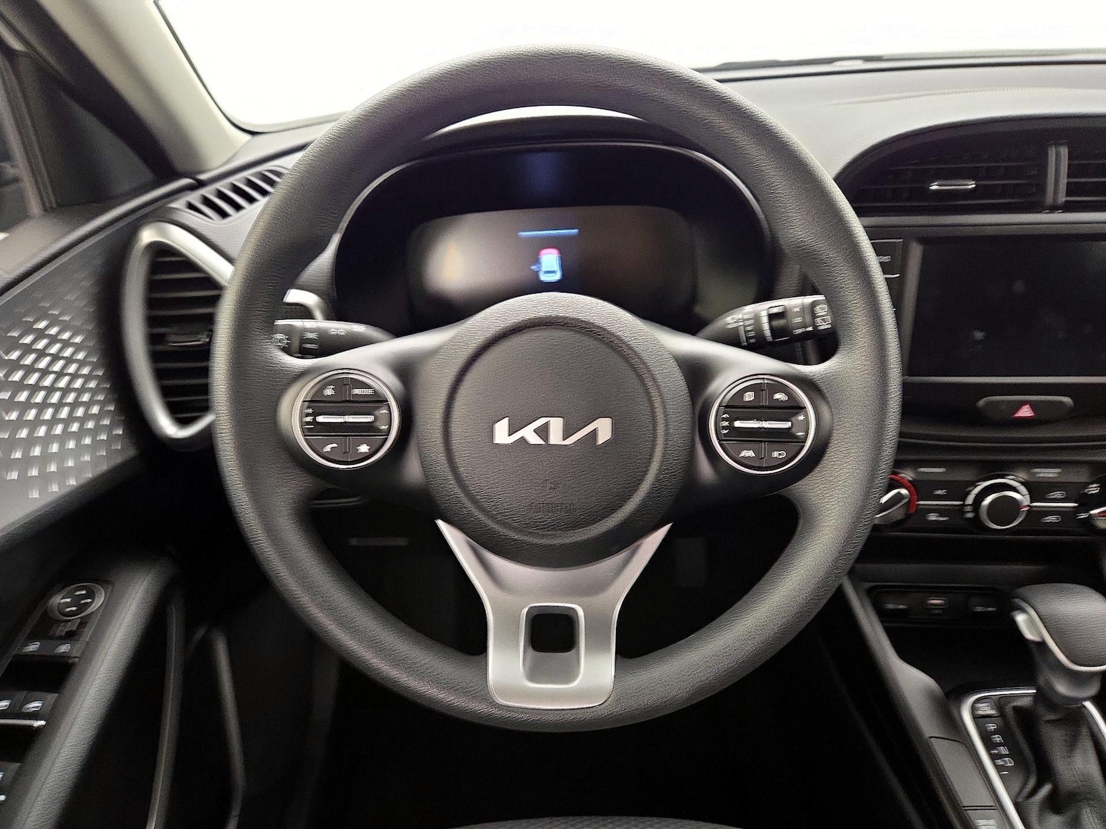 2025 Kia Soul LX - Photo 11