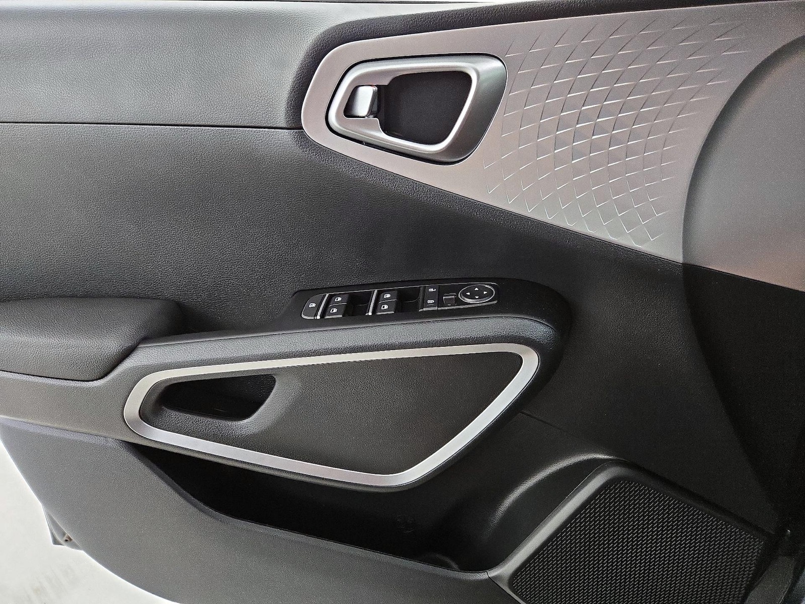 2025 Kia Soul LX - Photo 13