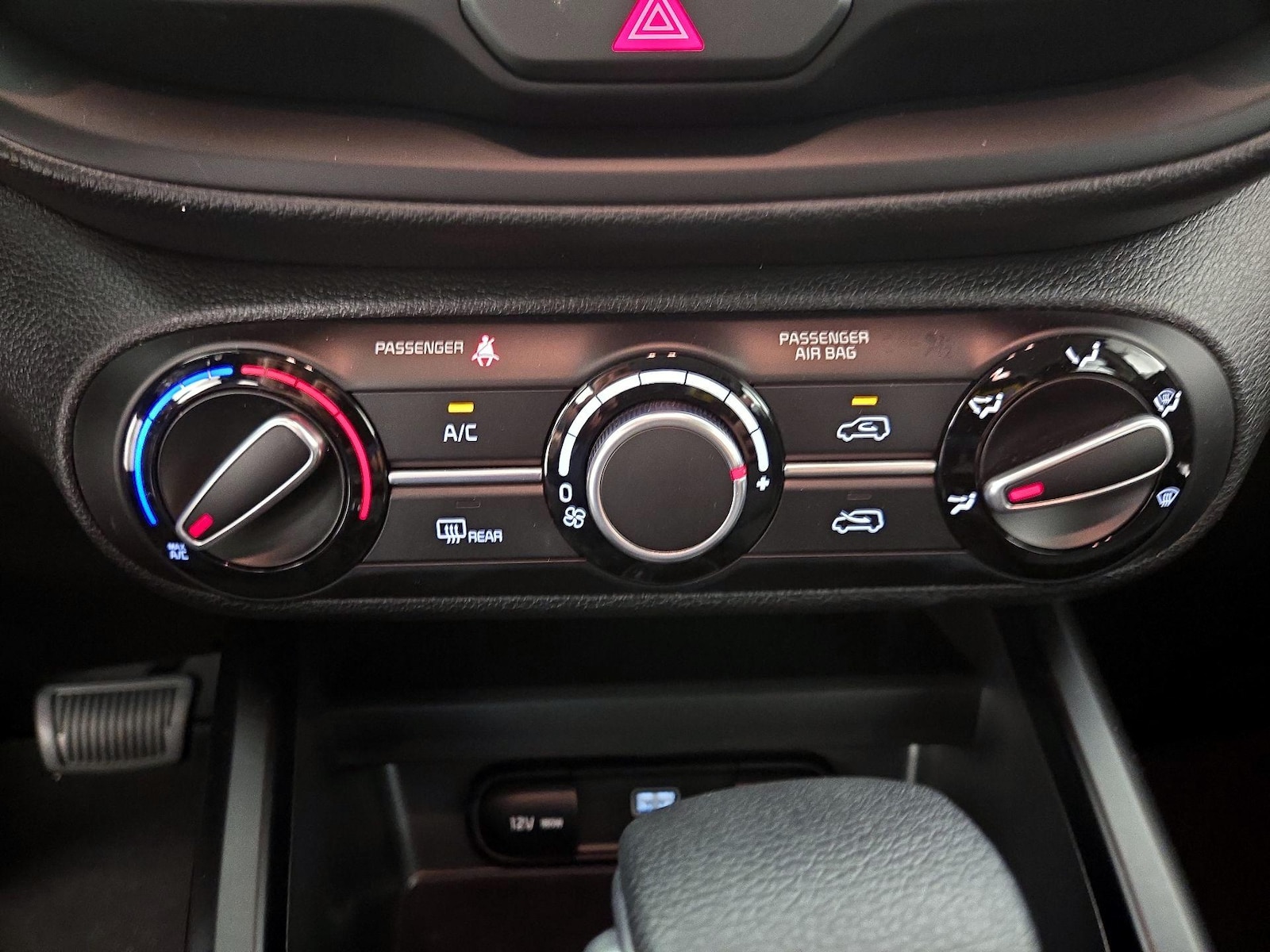 2025 Kia Soul LX - Photo 17