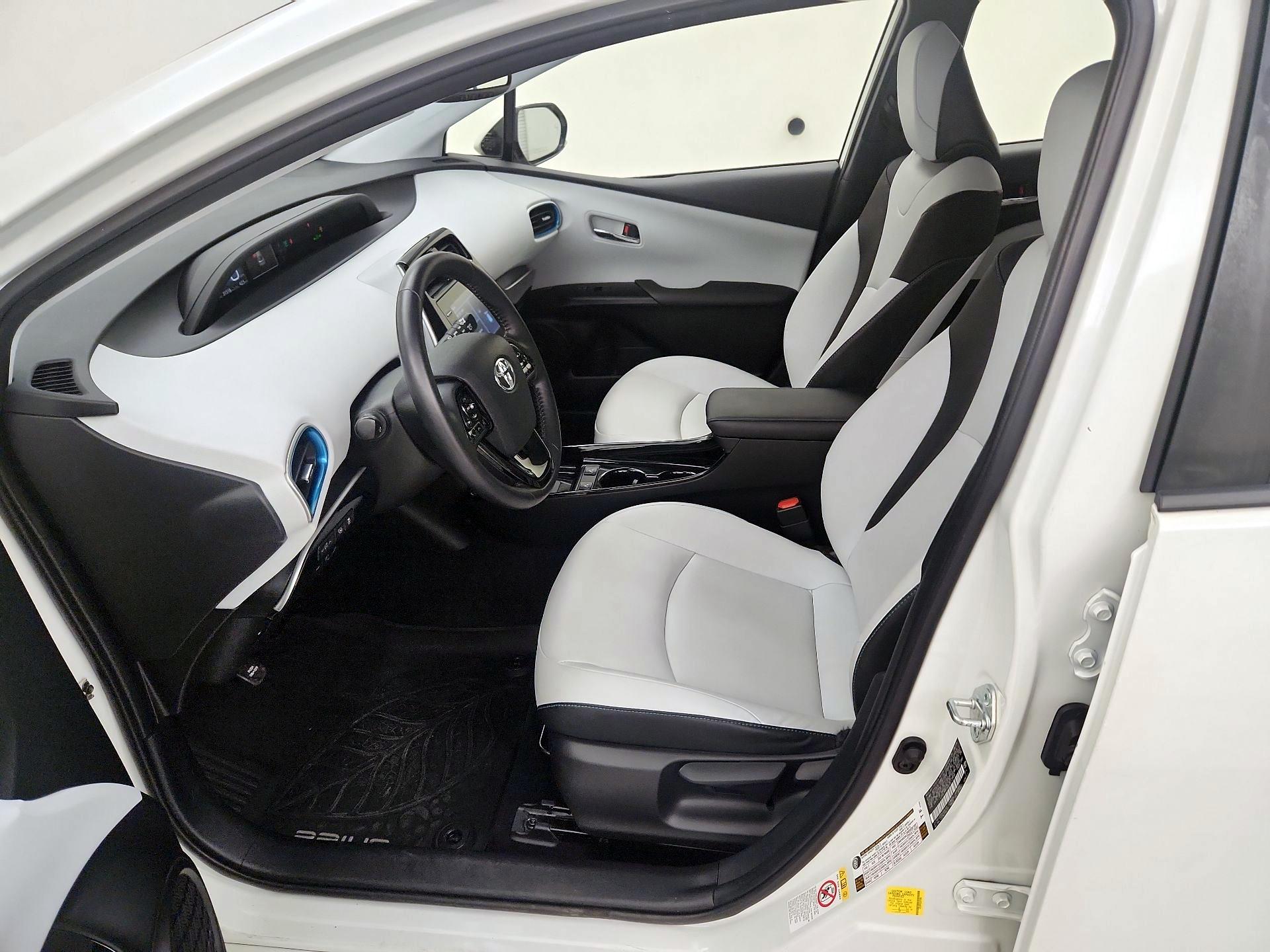 Thumbnail: 2020 Toyota Prius - 11