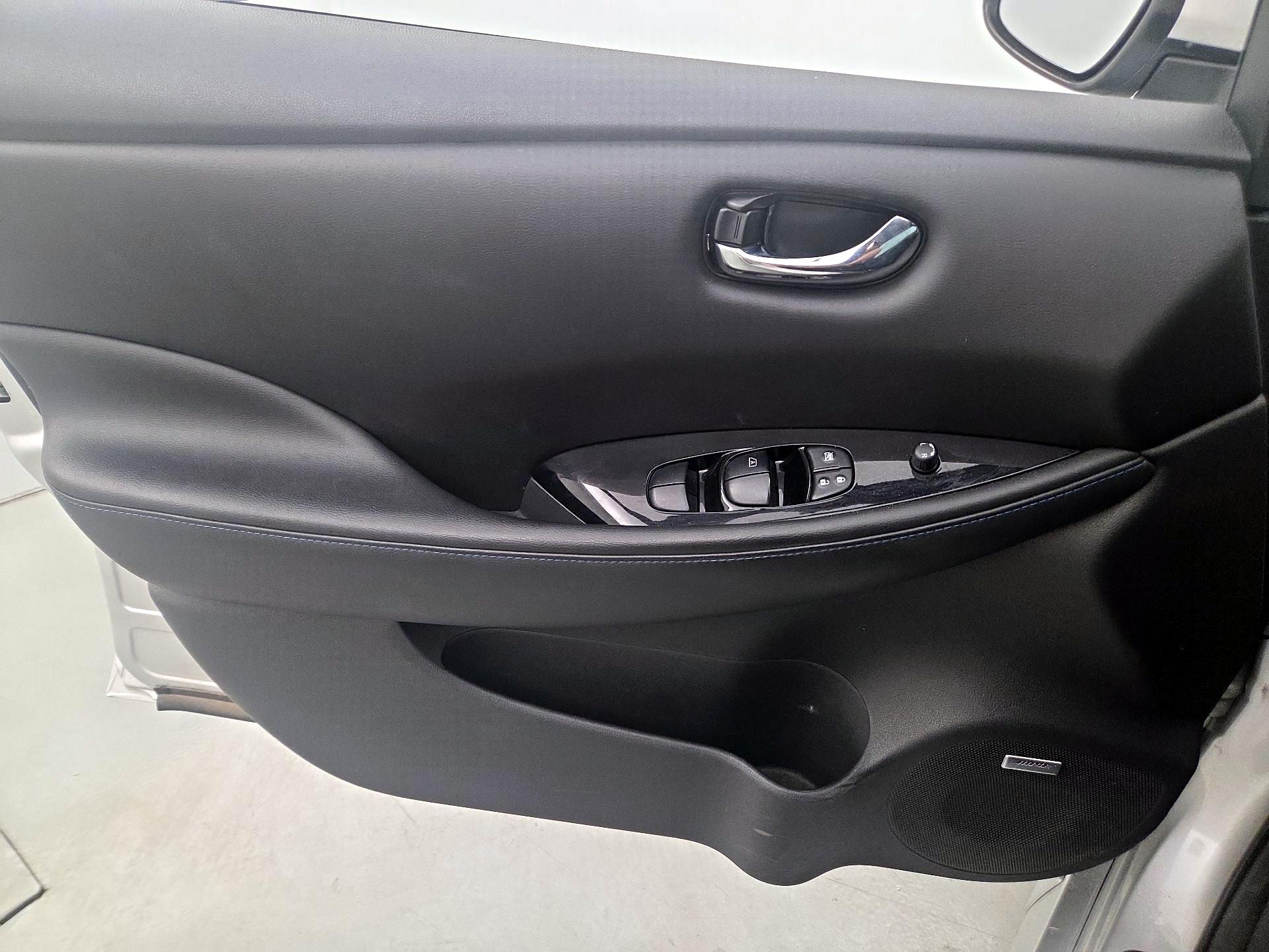 Thumbnail: 2020 Nissan Leaf - 12