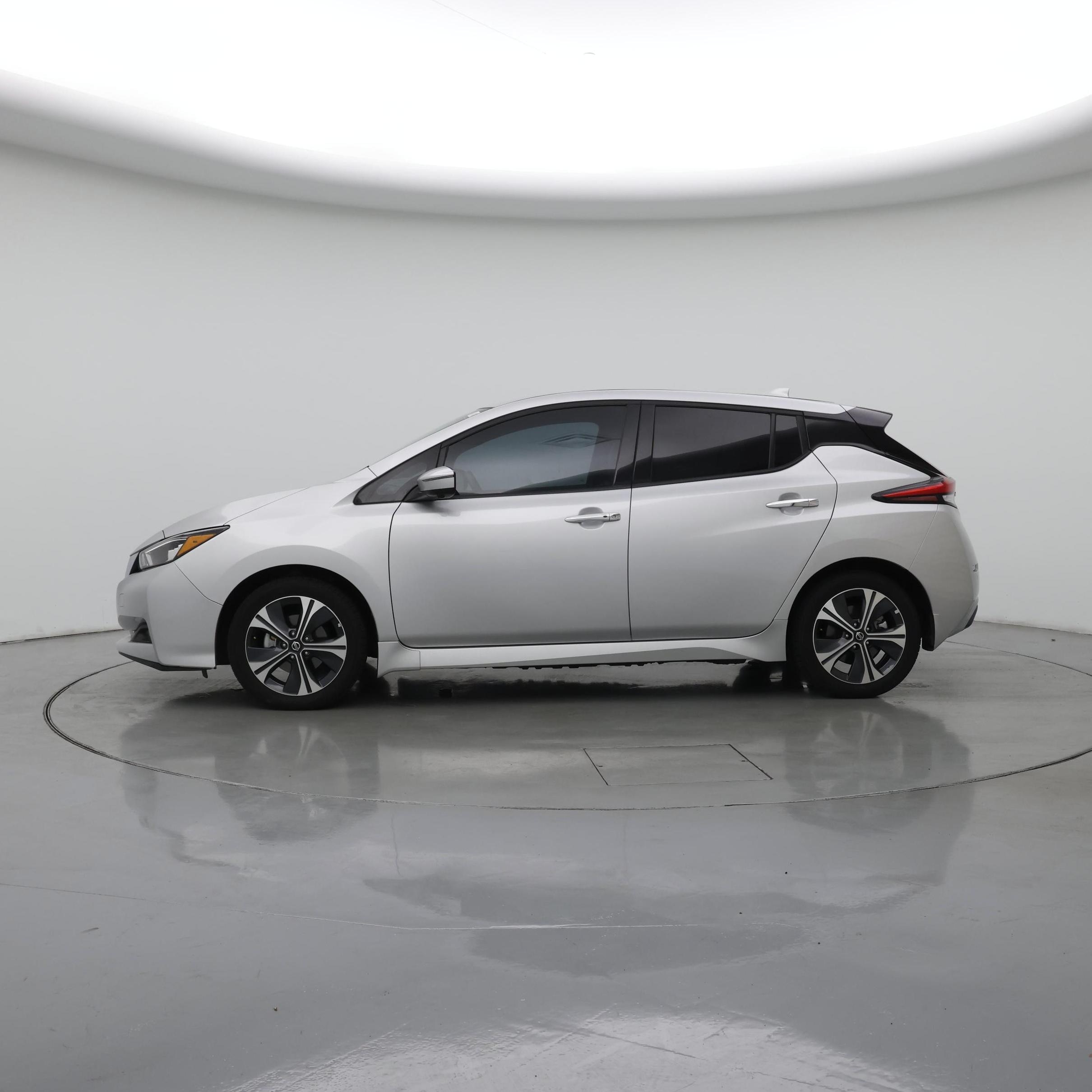 Thumbnail: 2020 Nissan Leaf - 3