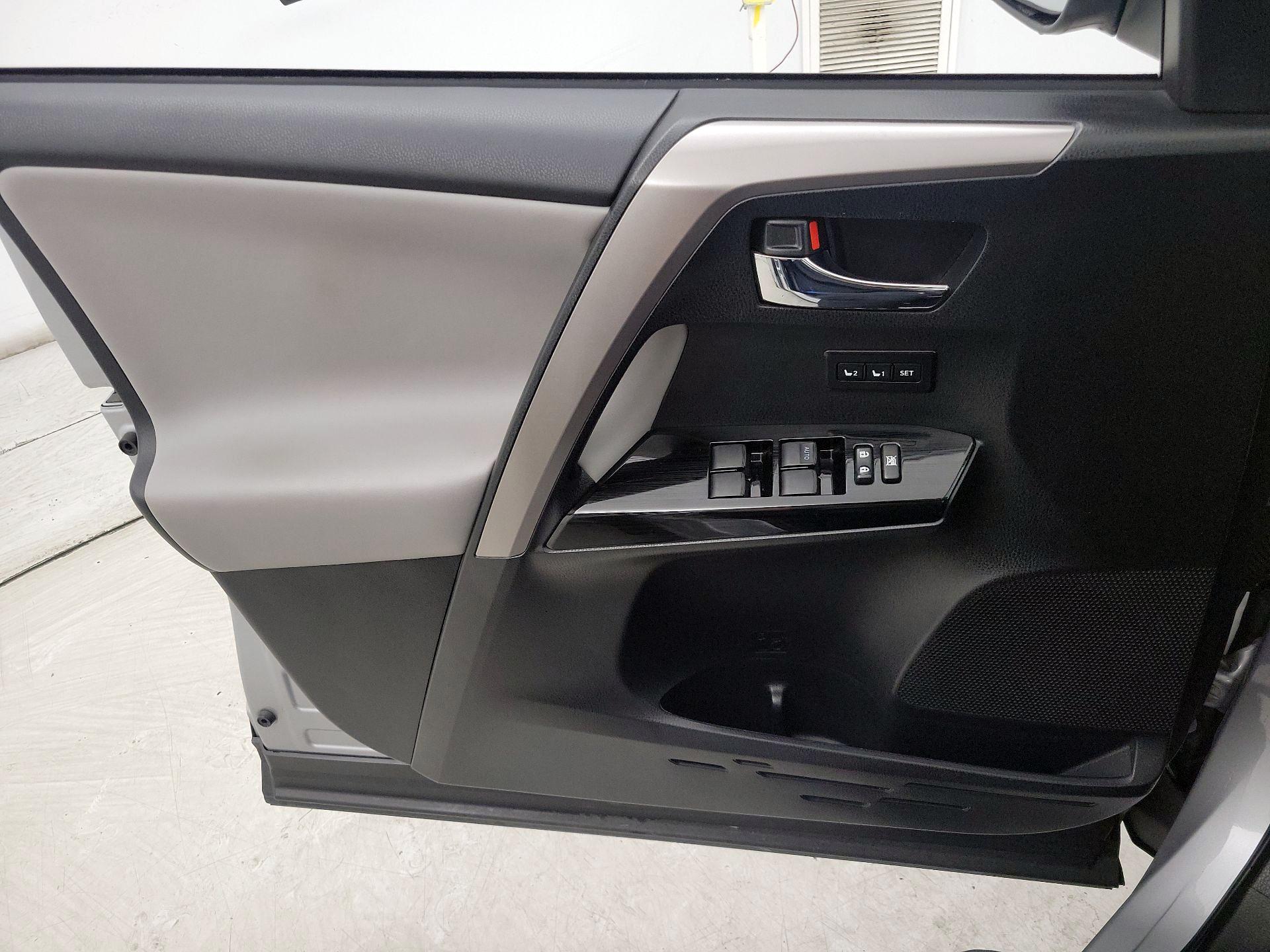 Thumbnail: 2018 Toyota RAV4 - 12
