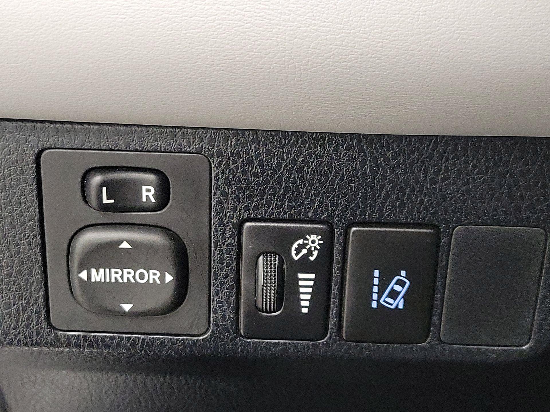 Thumbnail: 2018 Toyota RAV4 - 13