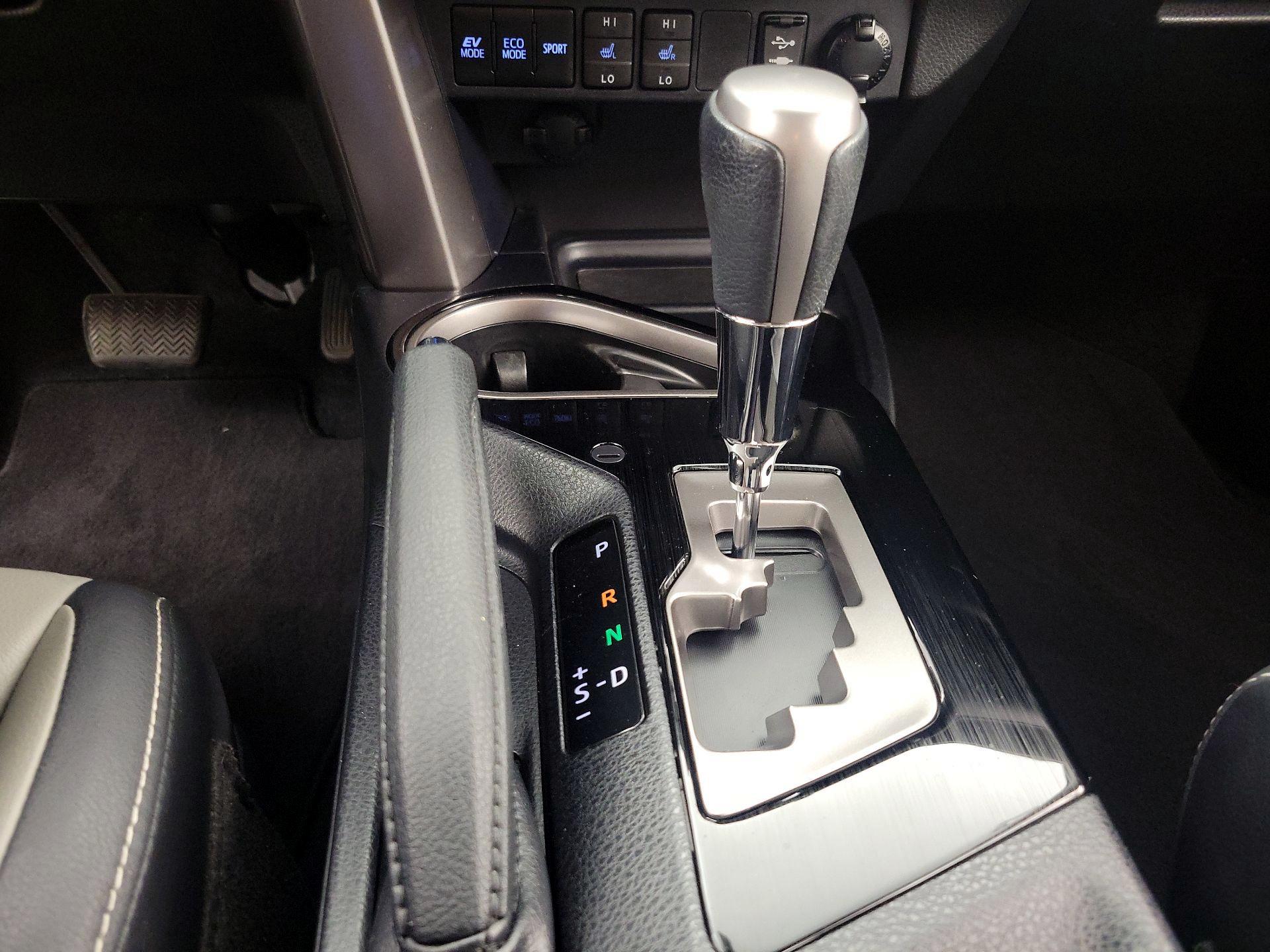 Thumbnail: 2018 Toyota RAV4 - 18