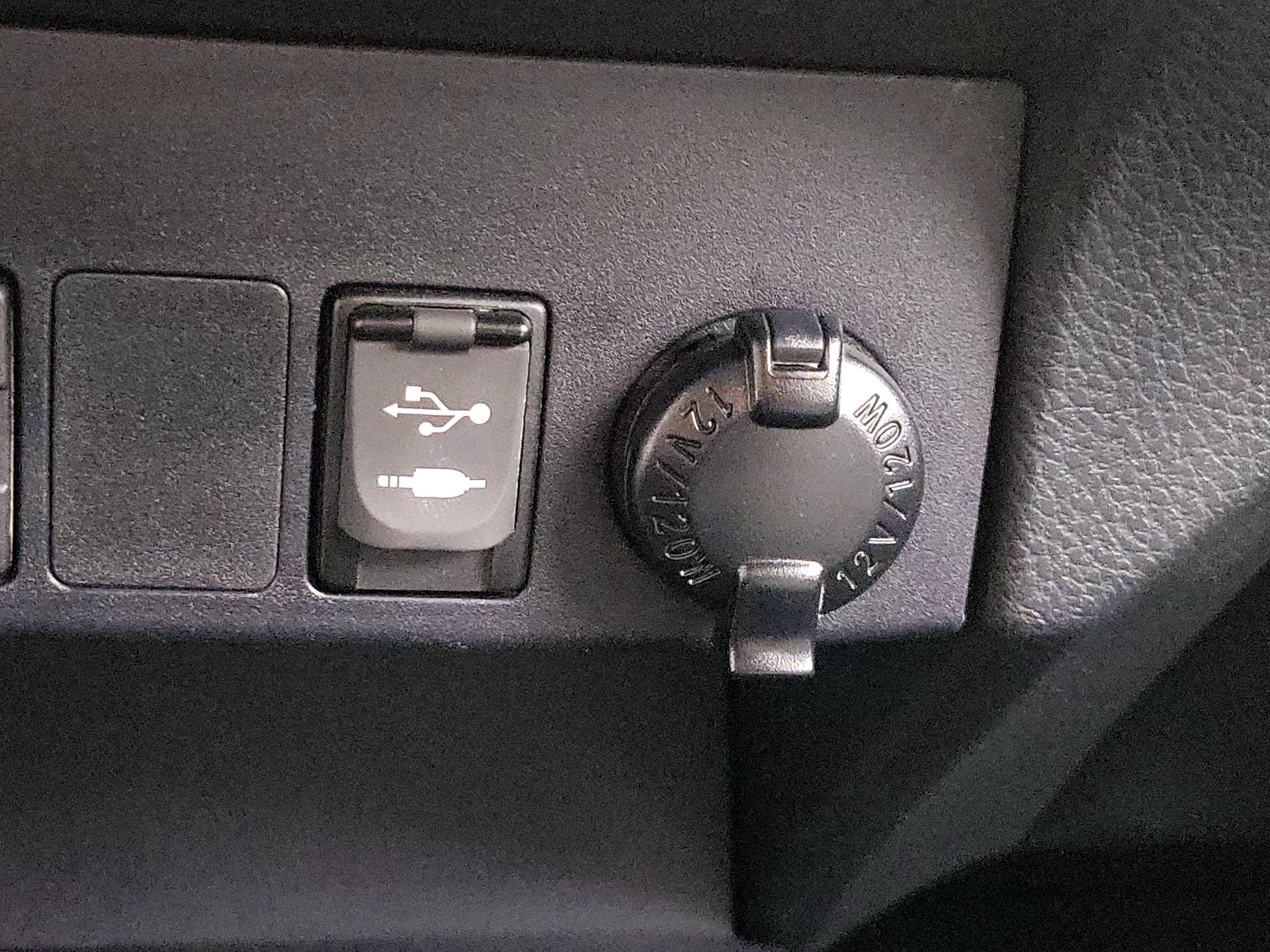Thumbnail: 2018 Toyota RAV4 - 19