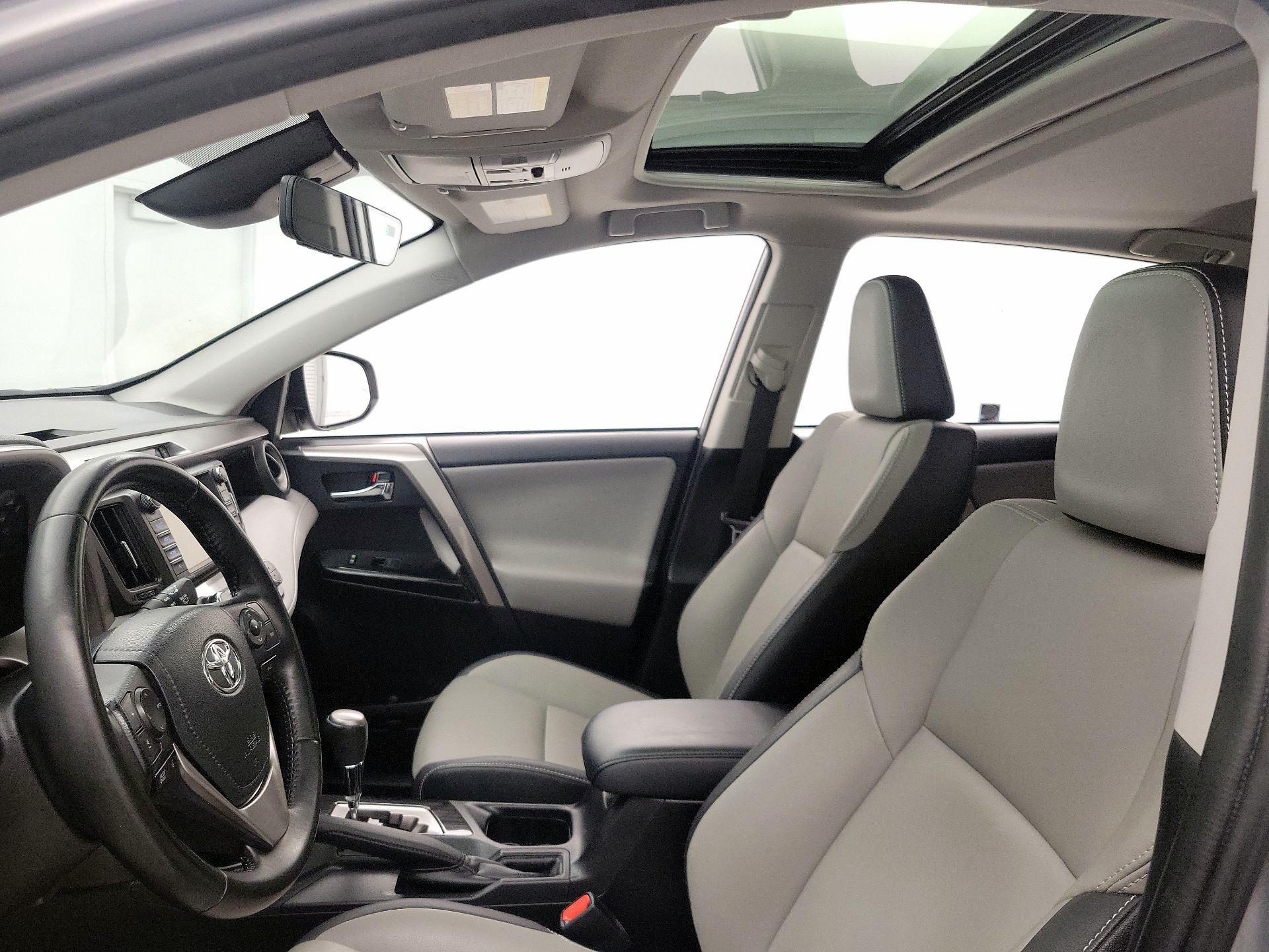 Thumbnail: 2018 Toyota RAV4 - 20