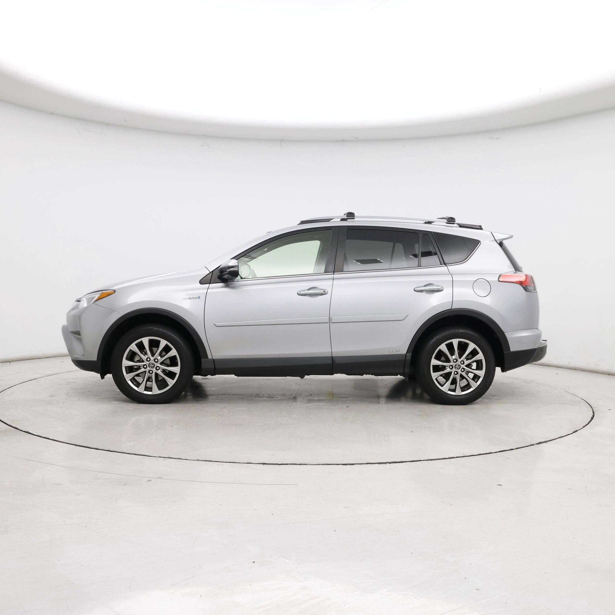 Thumbnail: 2018 Toyota RAV4 - 3