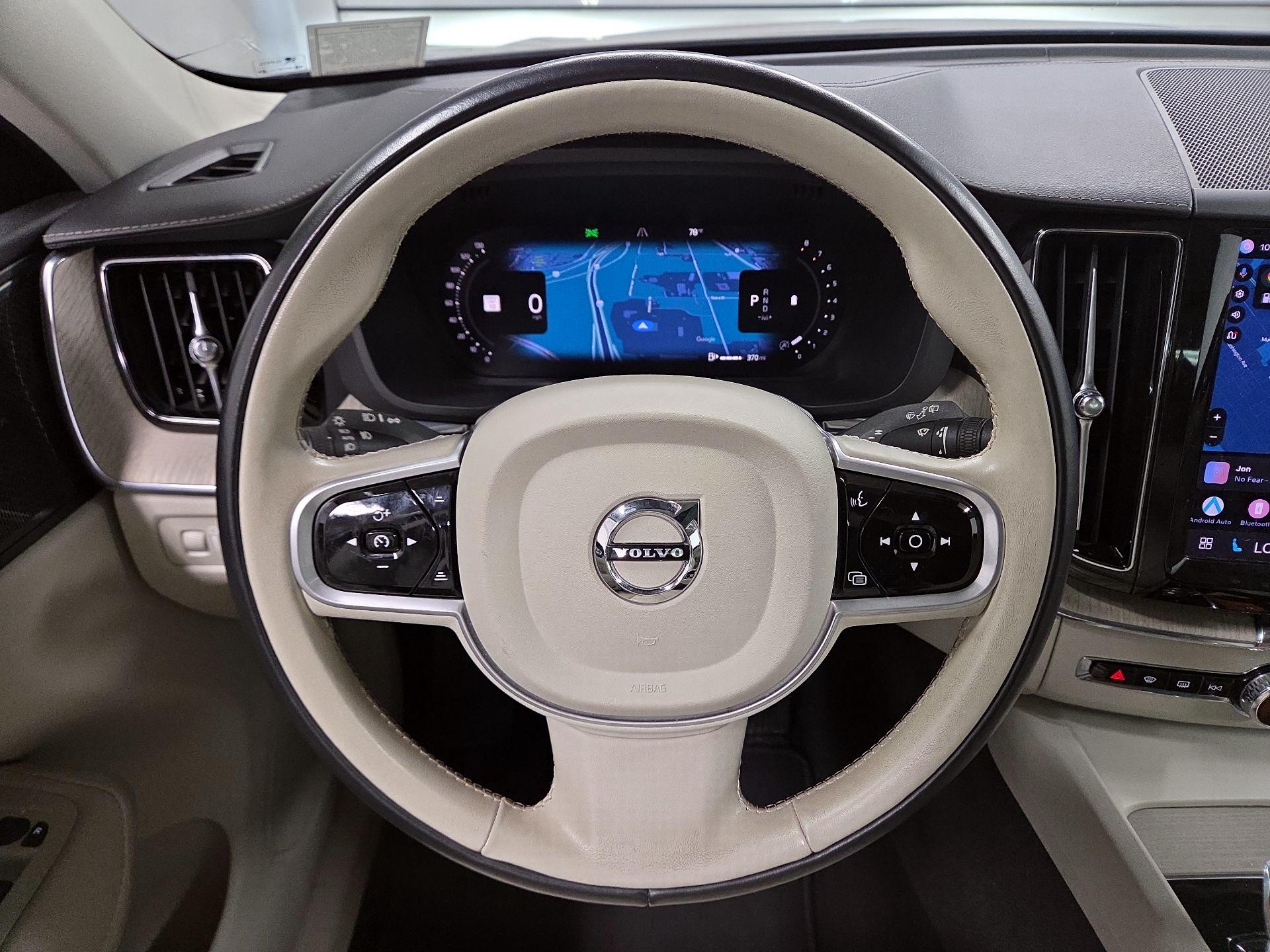 Thumbnail: 2022 Volvo XC60 - 10