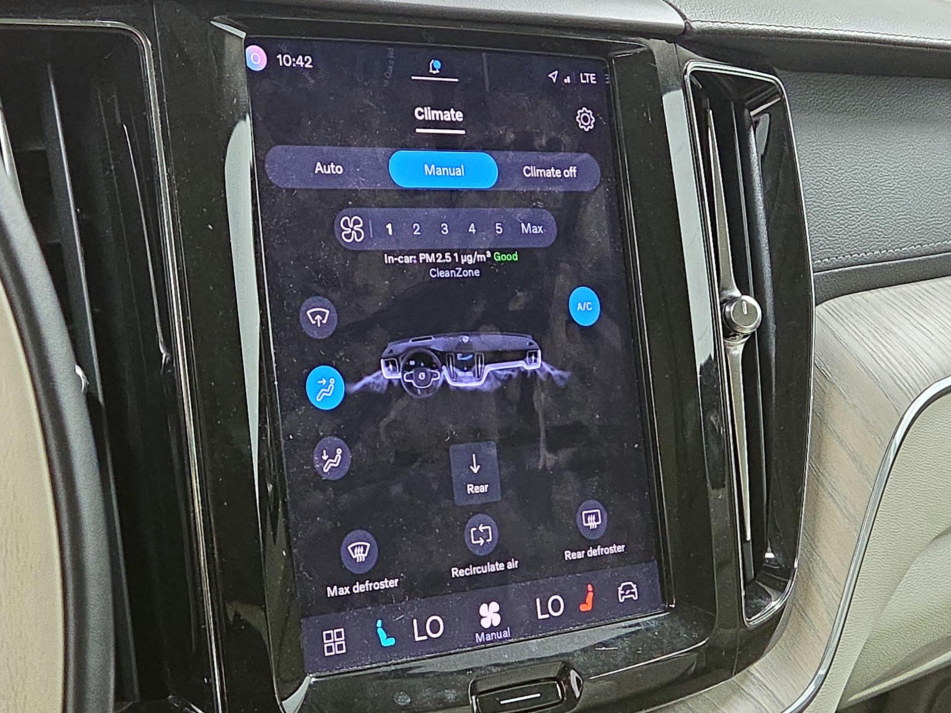 Thumbnail: 2022 Volvo XC60 - 17