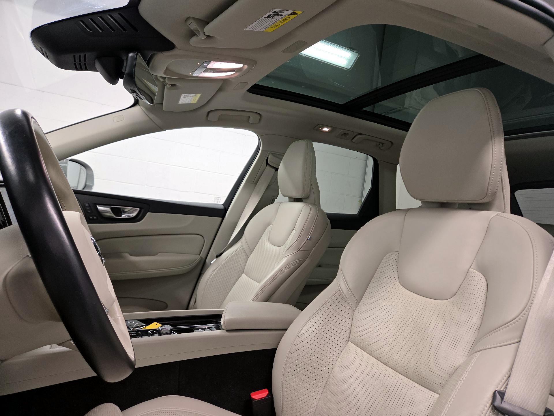 Thumbnail: 2022 Volvo XC60 - 20