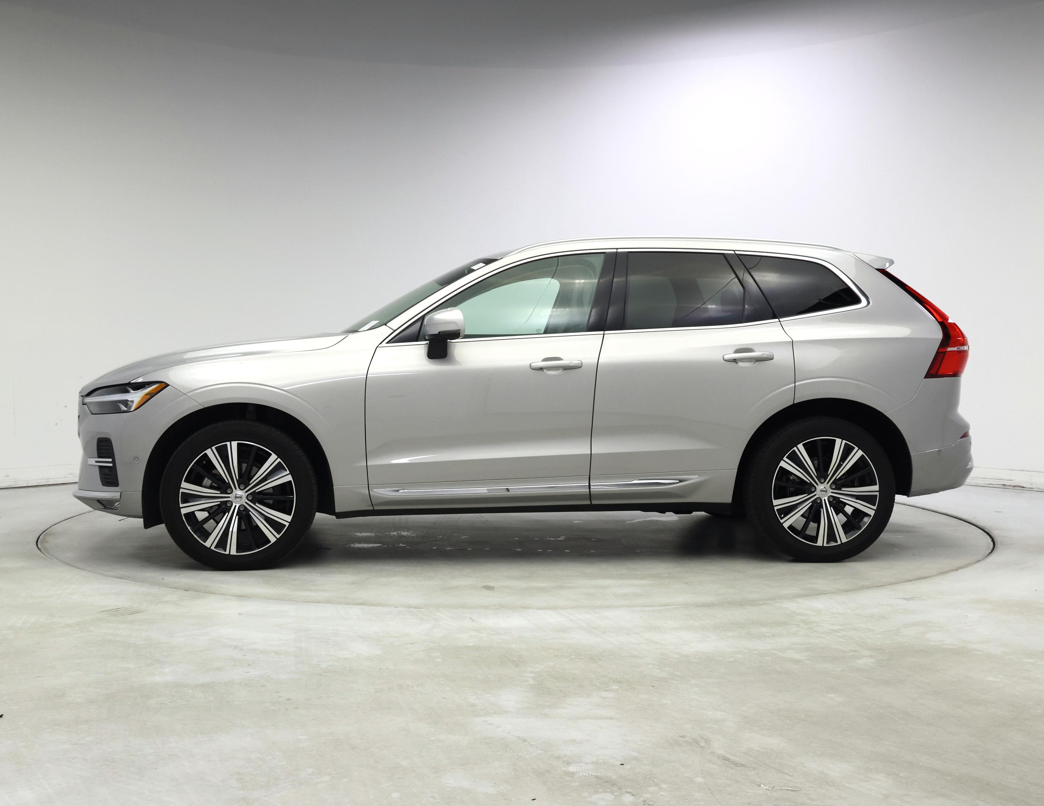 Thumbnail: 2022 Volvo XC60 - 3