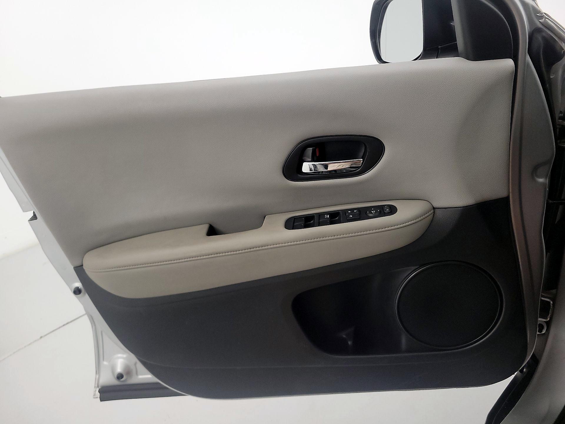 Thumbnail: 2016 Honda HR-V - 12