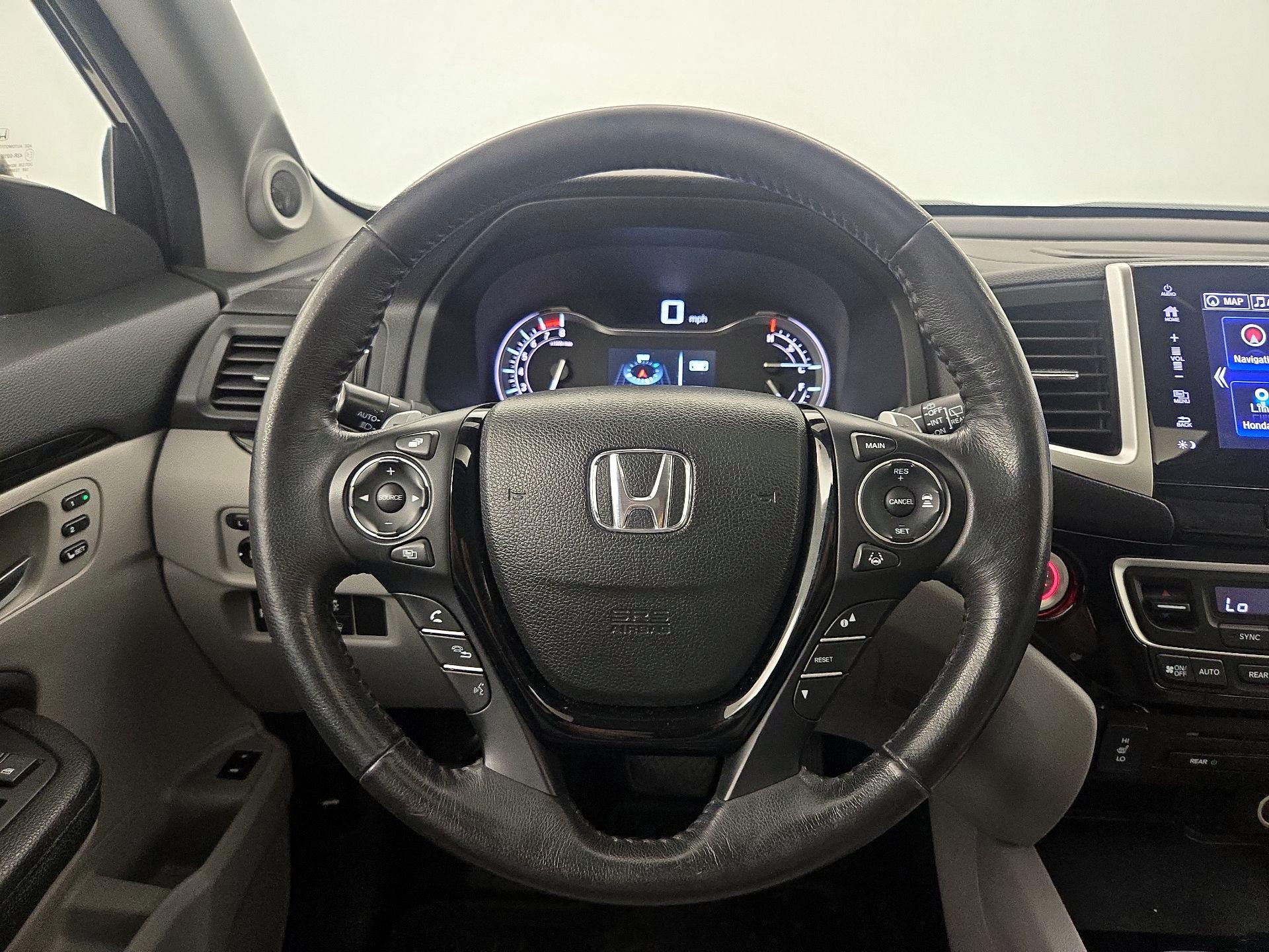 Thumbnail: 2017 Honda Pilot - 10