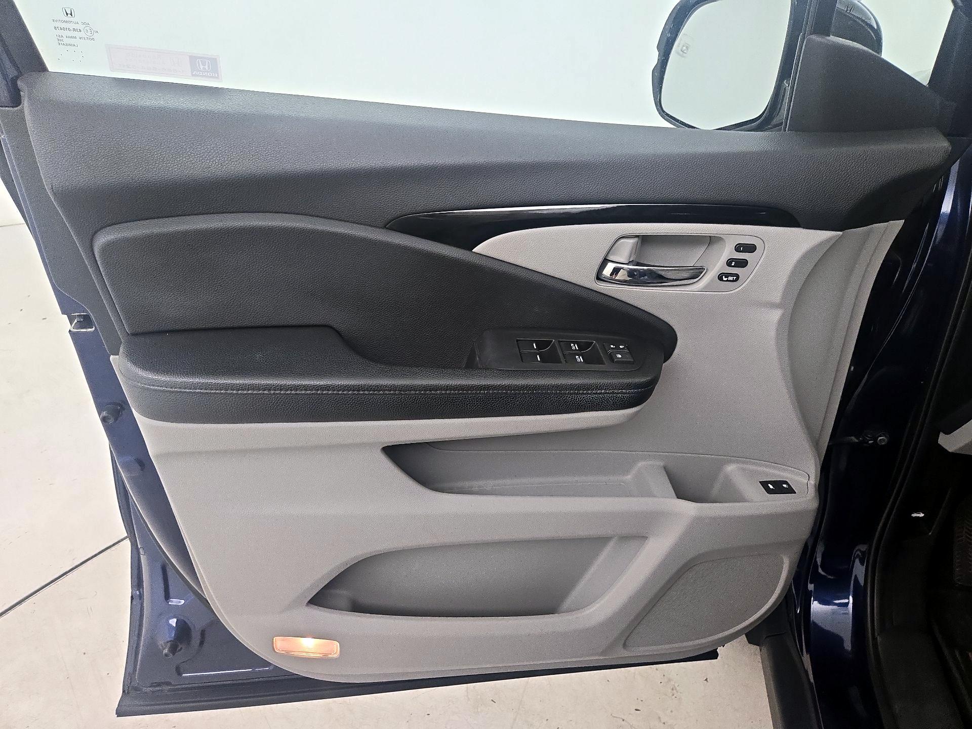 Thumbnail: 2017 Honda Pilot - 12