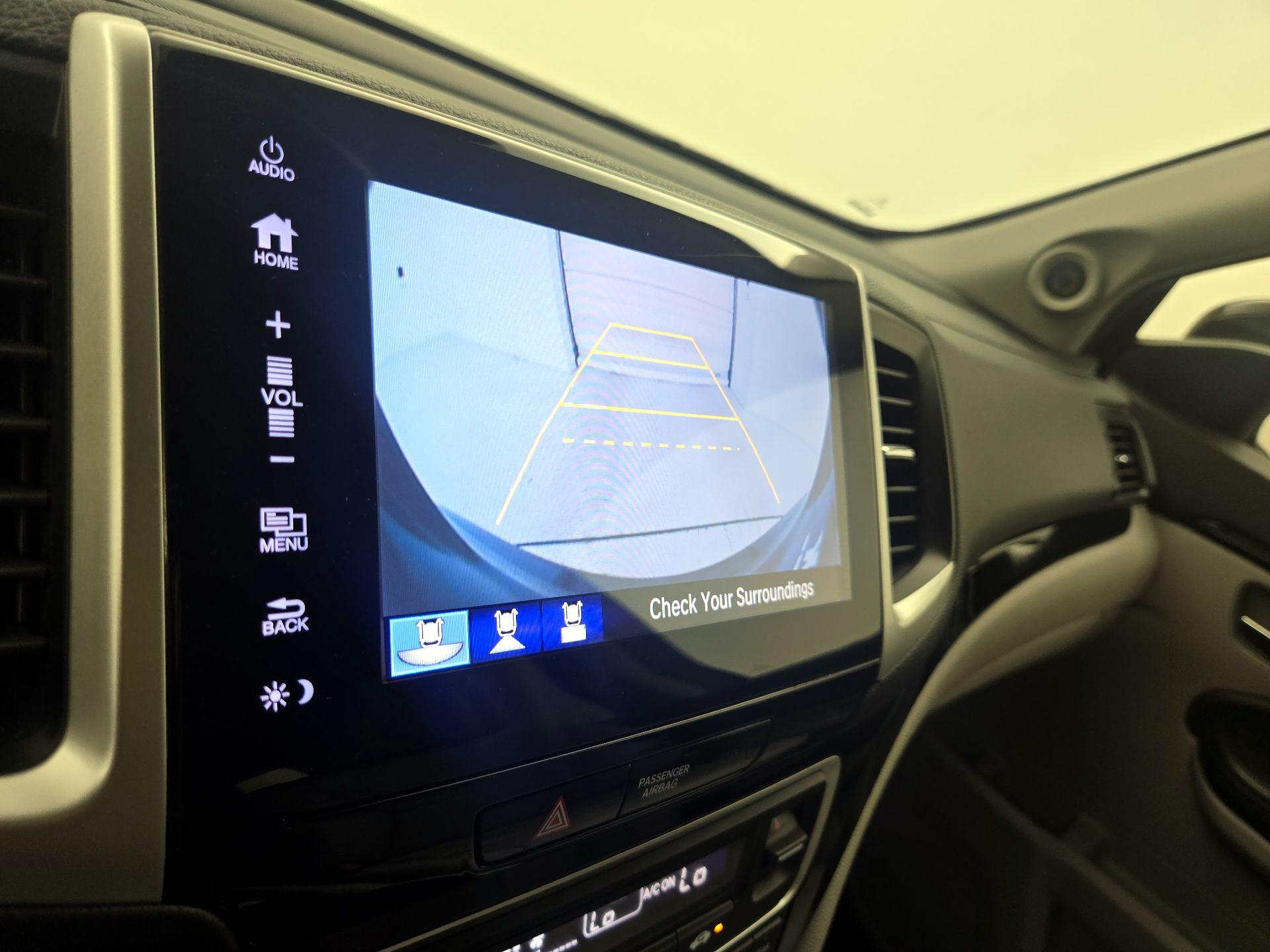 Thumbnail: 2017 Honda Pilot - 14