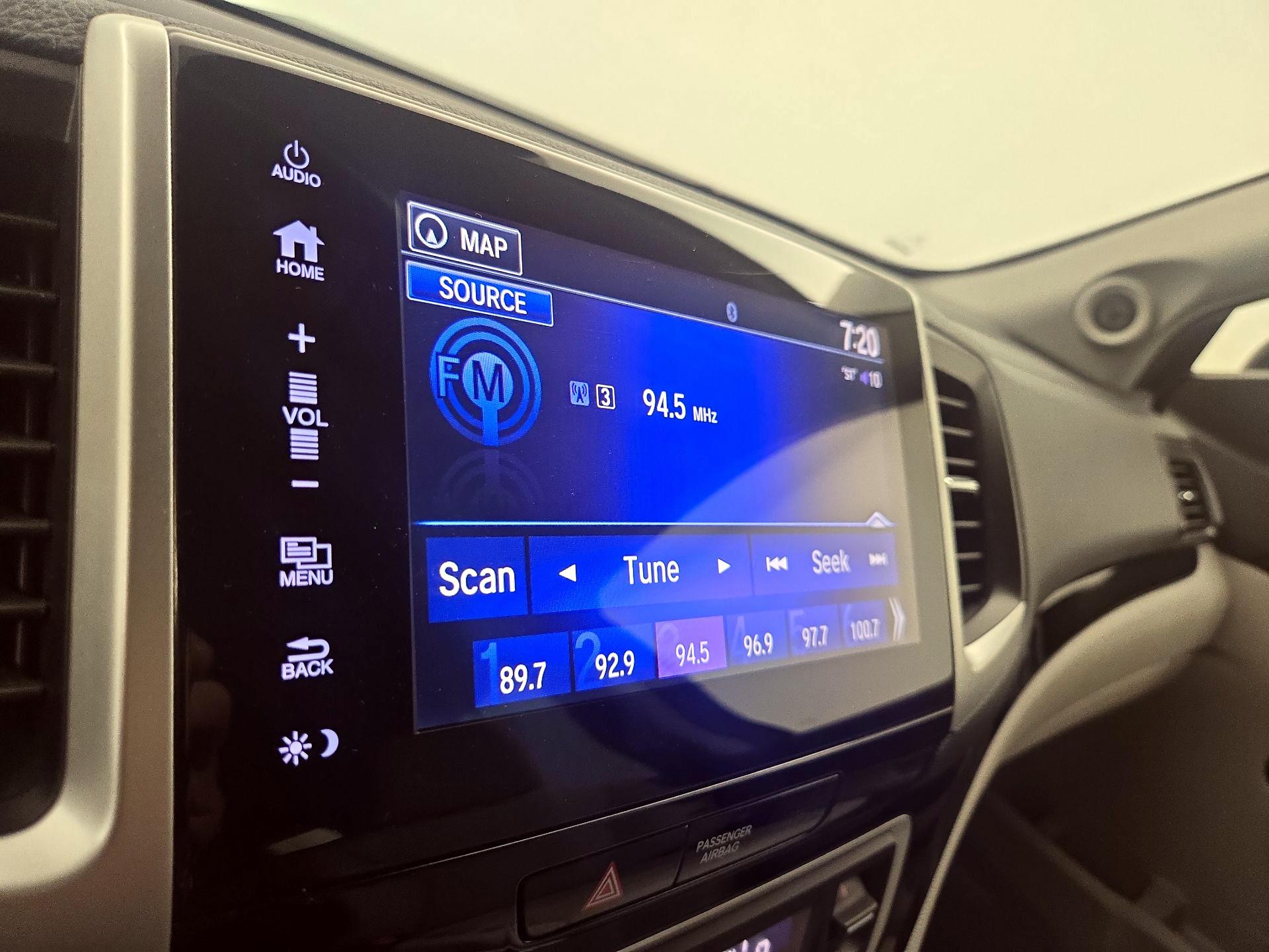 Thumbnail: 2017 Honda Pilot - 15