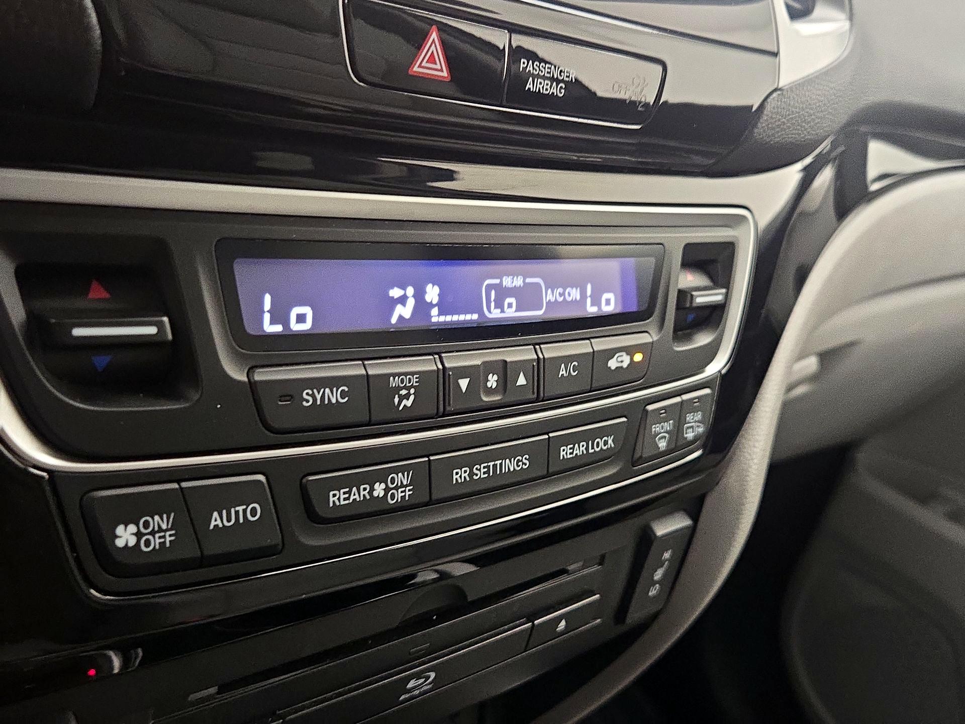 Thumbnail: 2017 Honda Pilot - 16