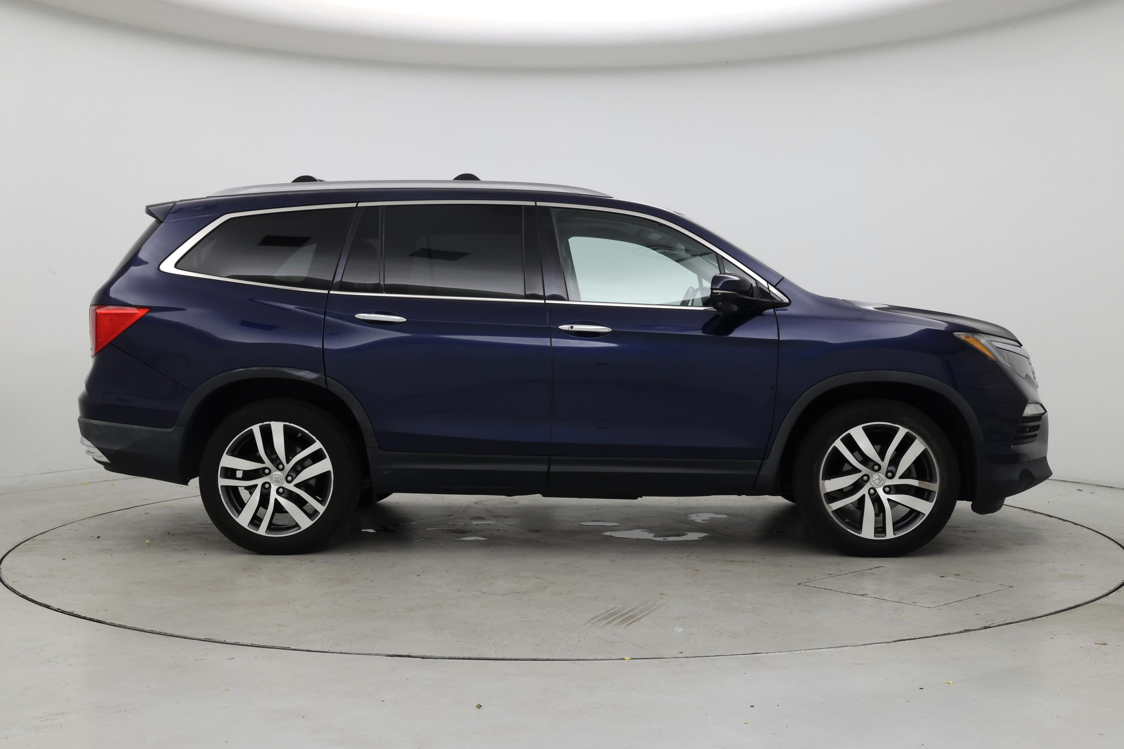Thumbnail: 2017 Honda Pilot - 7