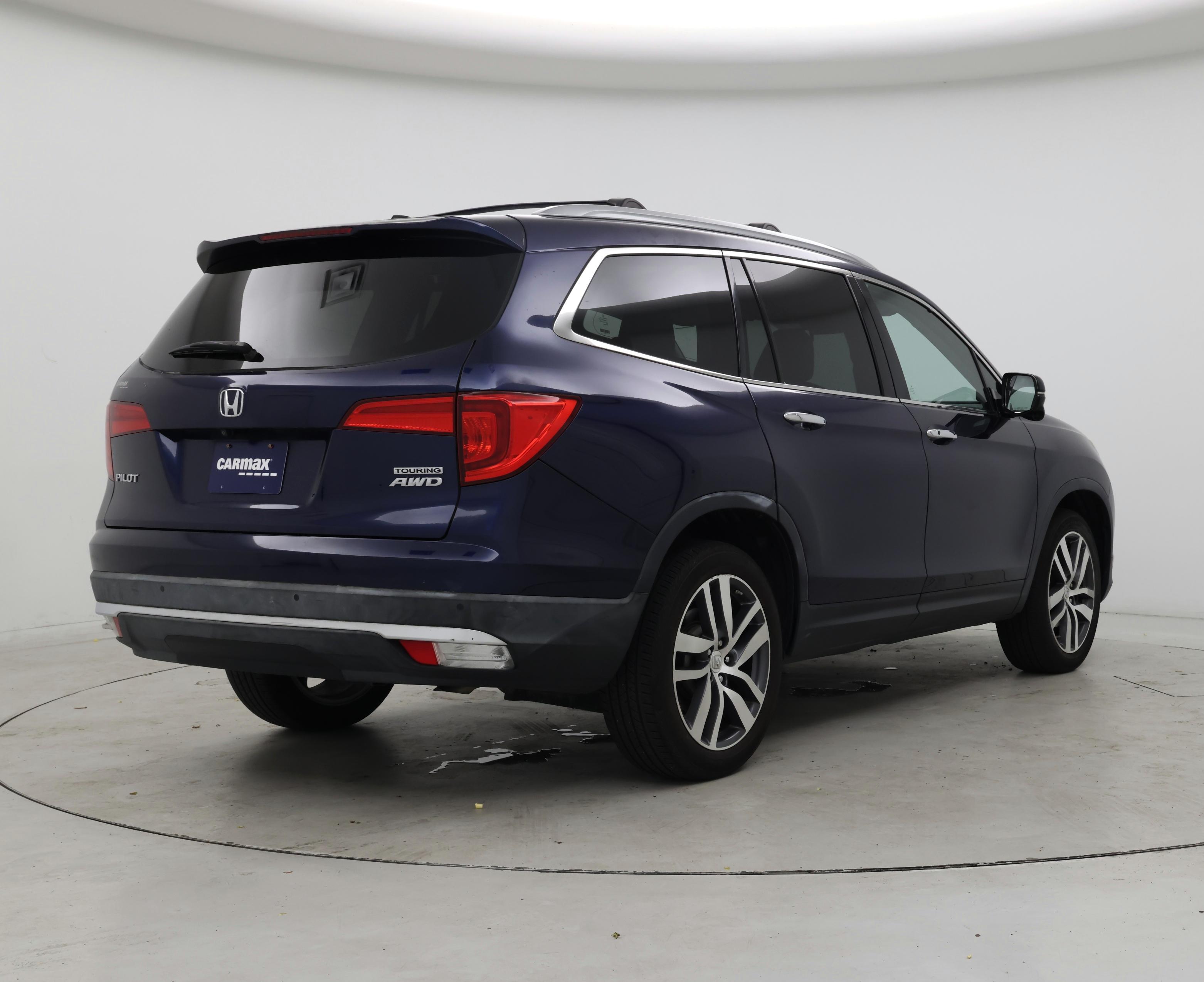 Thumbnail: 2017 Honda Pilot - 8