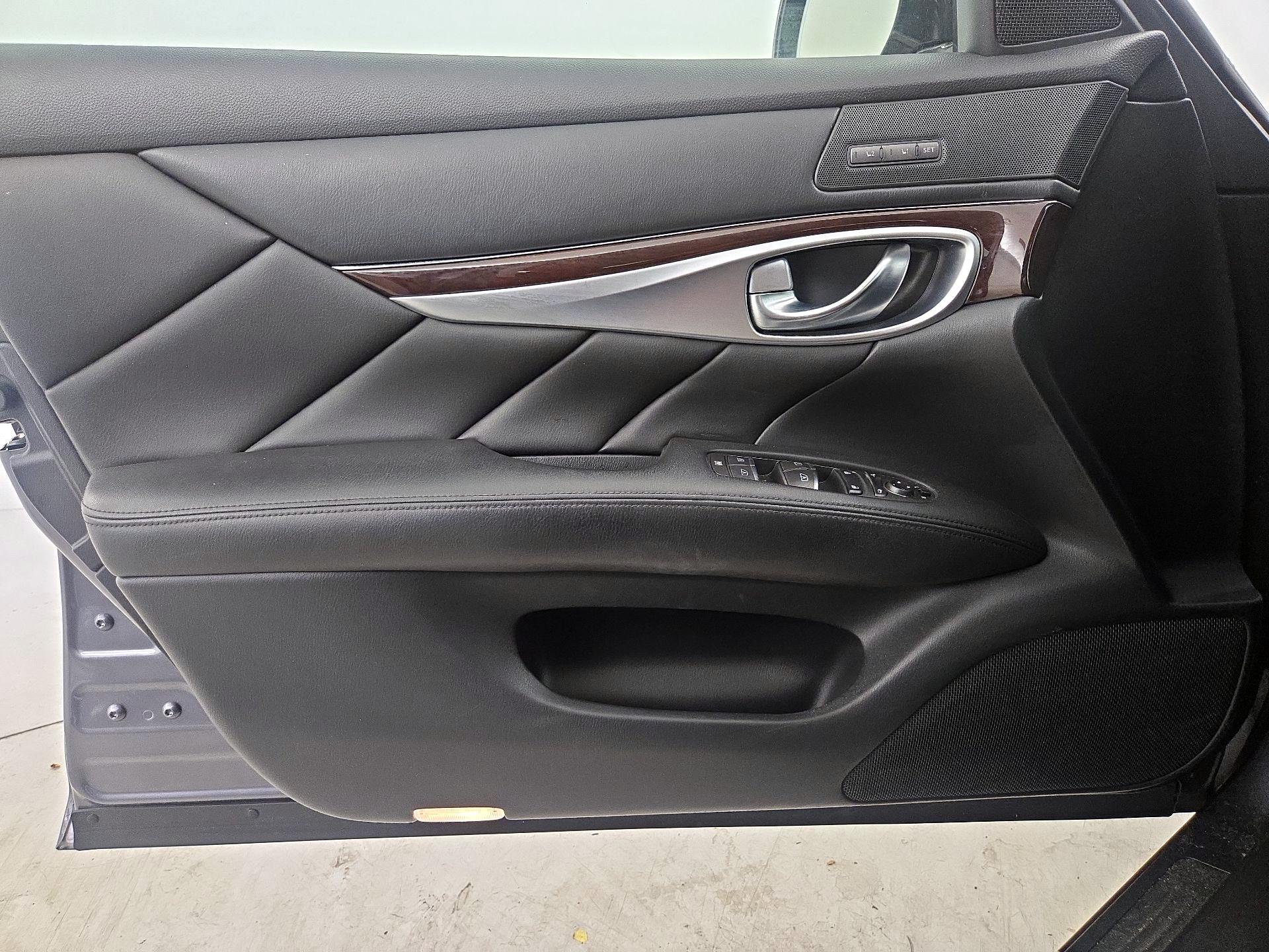 Thumbnail: 2016 INFINITI Q70 - 12