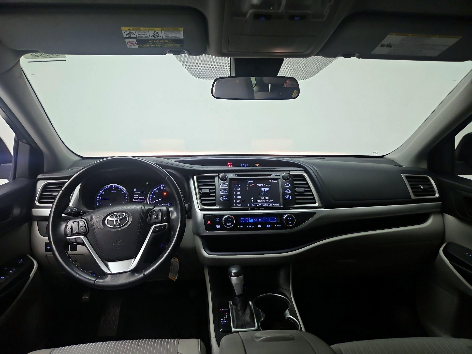 Thumbnail: 2017 Toyota Highlander - 9