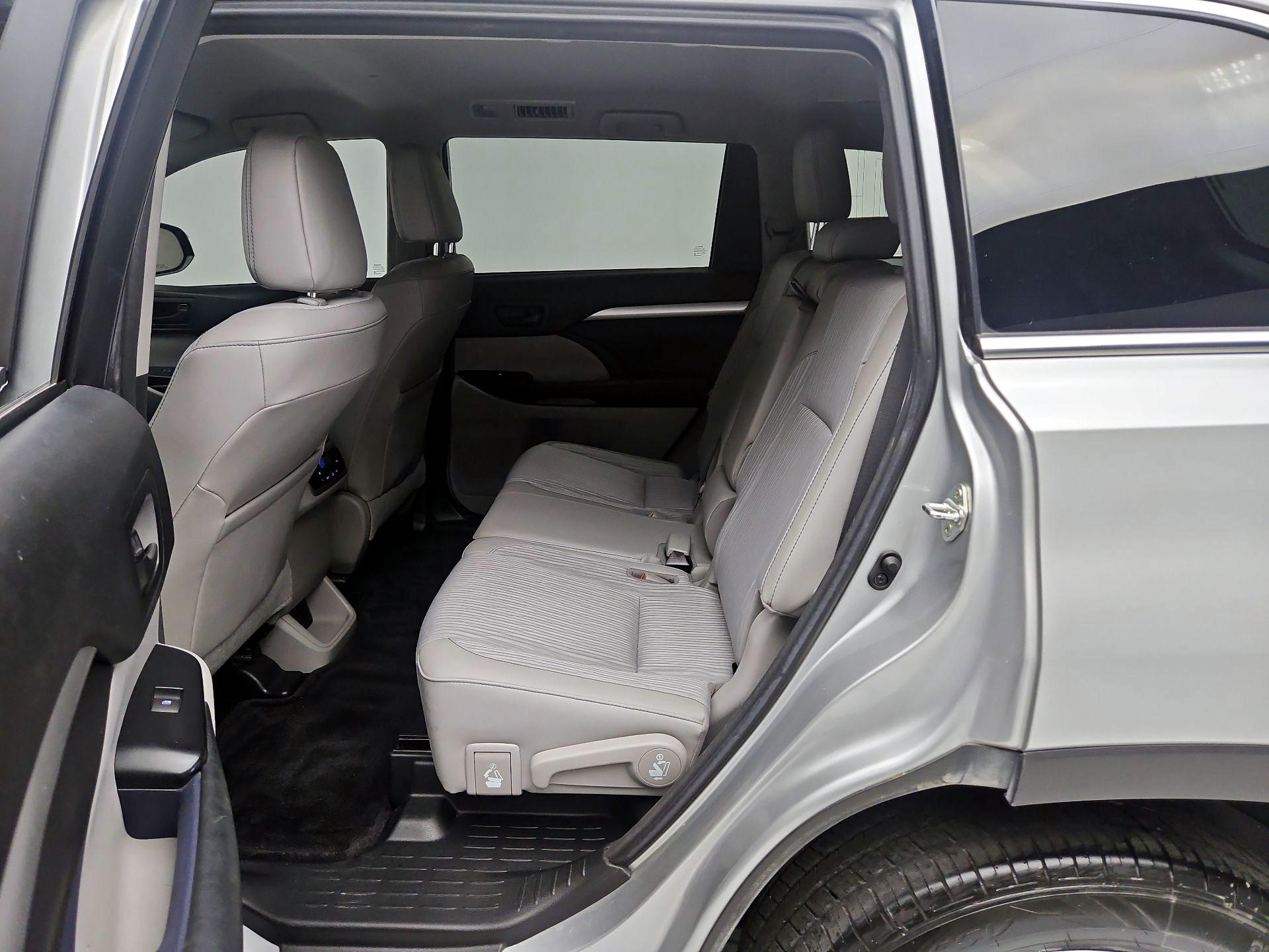 Thumbnail: 2017 Toyota Highlander - 19