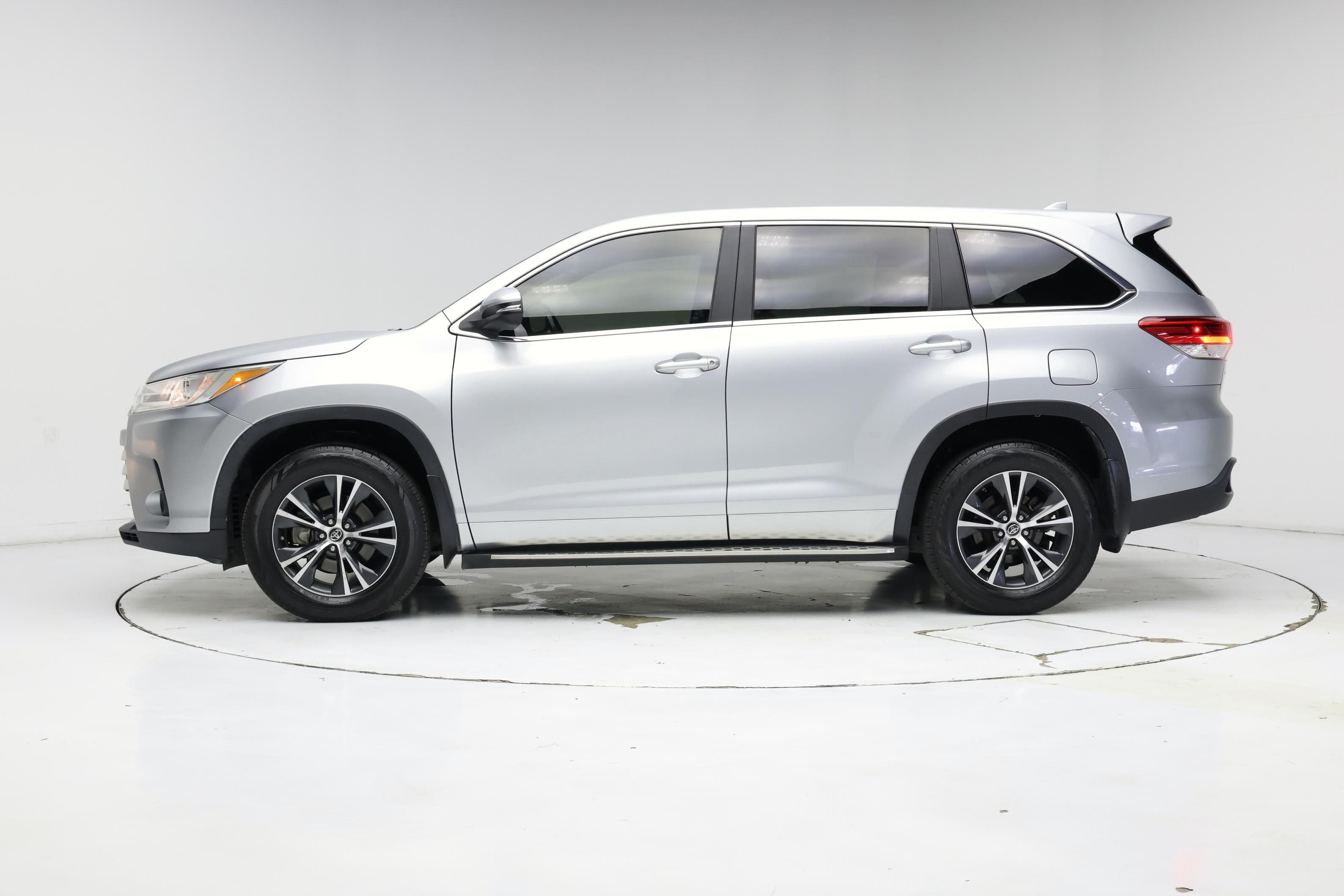 Thumbnail: 2017 Toyota Highlander - 3