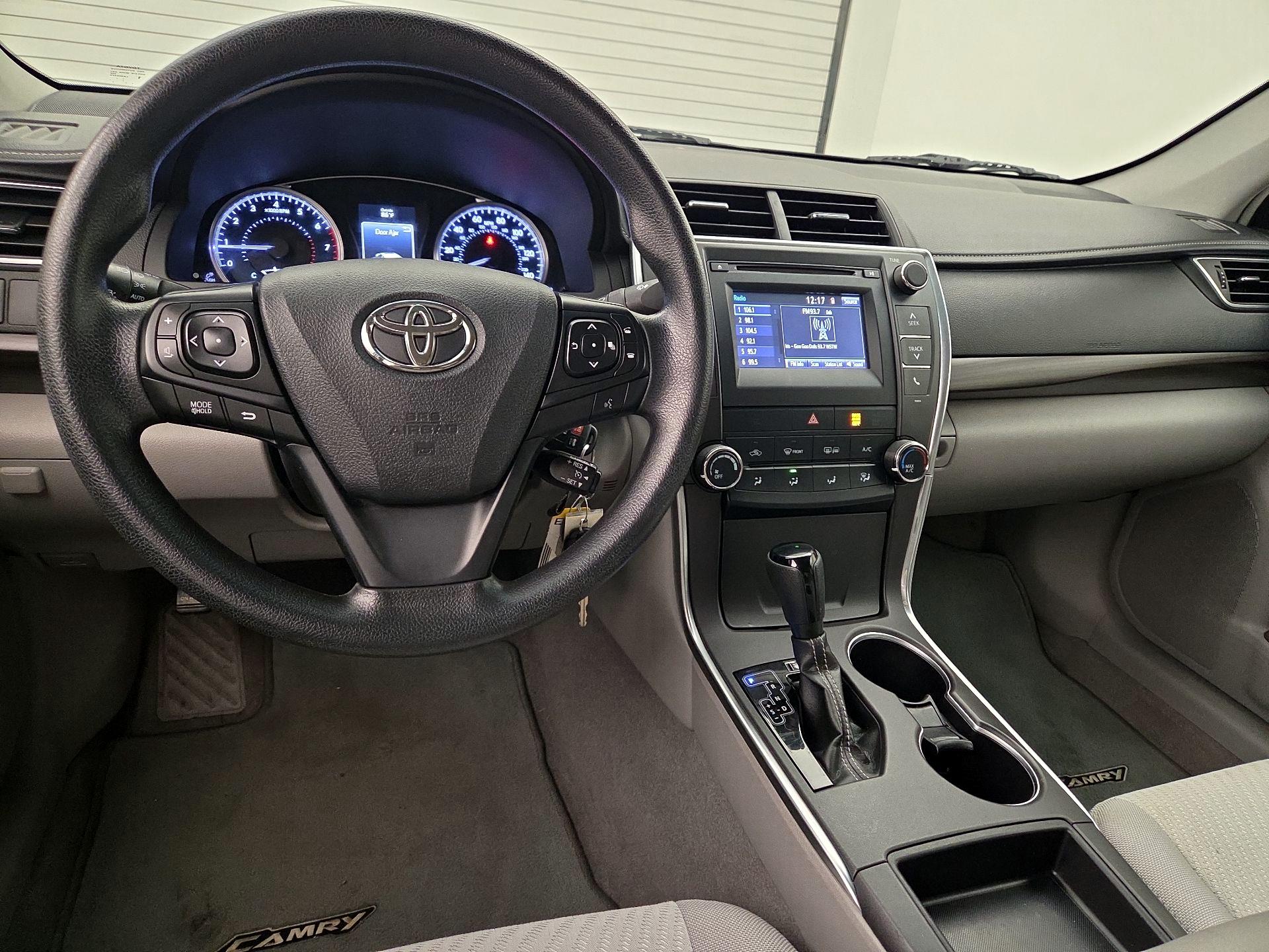 Thumbnail: 2017 Toyota Camry - 10
