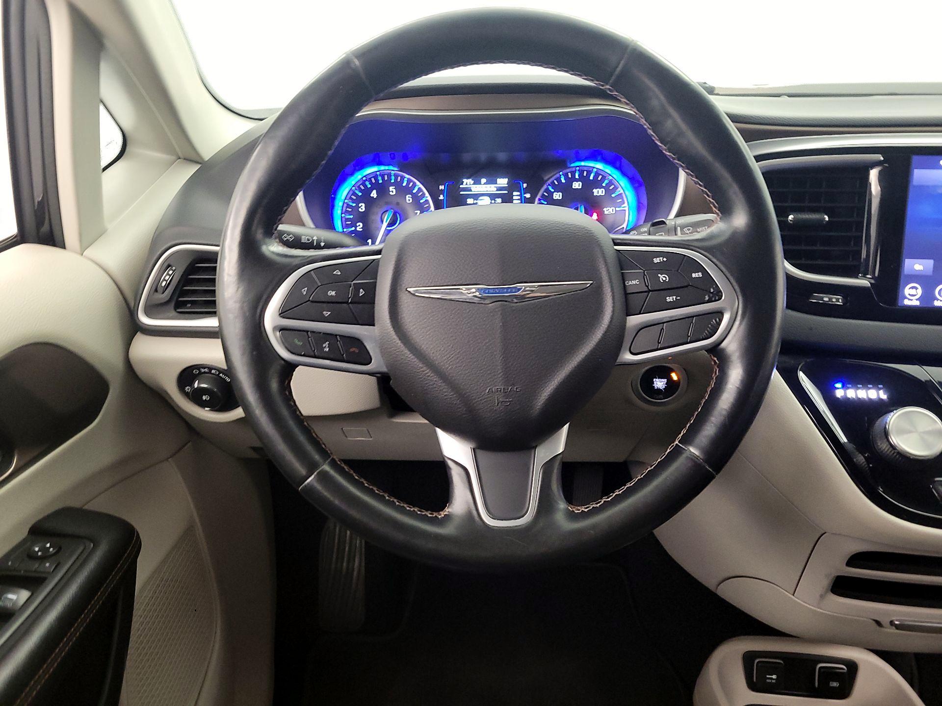 Thumbnail: 2019 Chrysler Pacifica - 10
