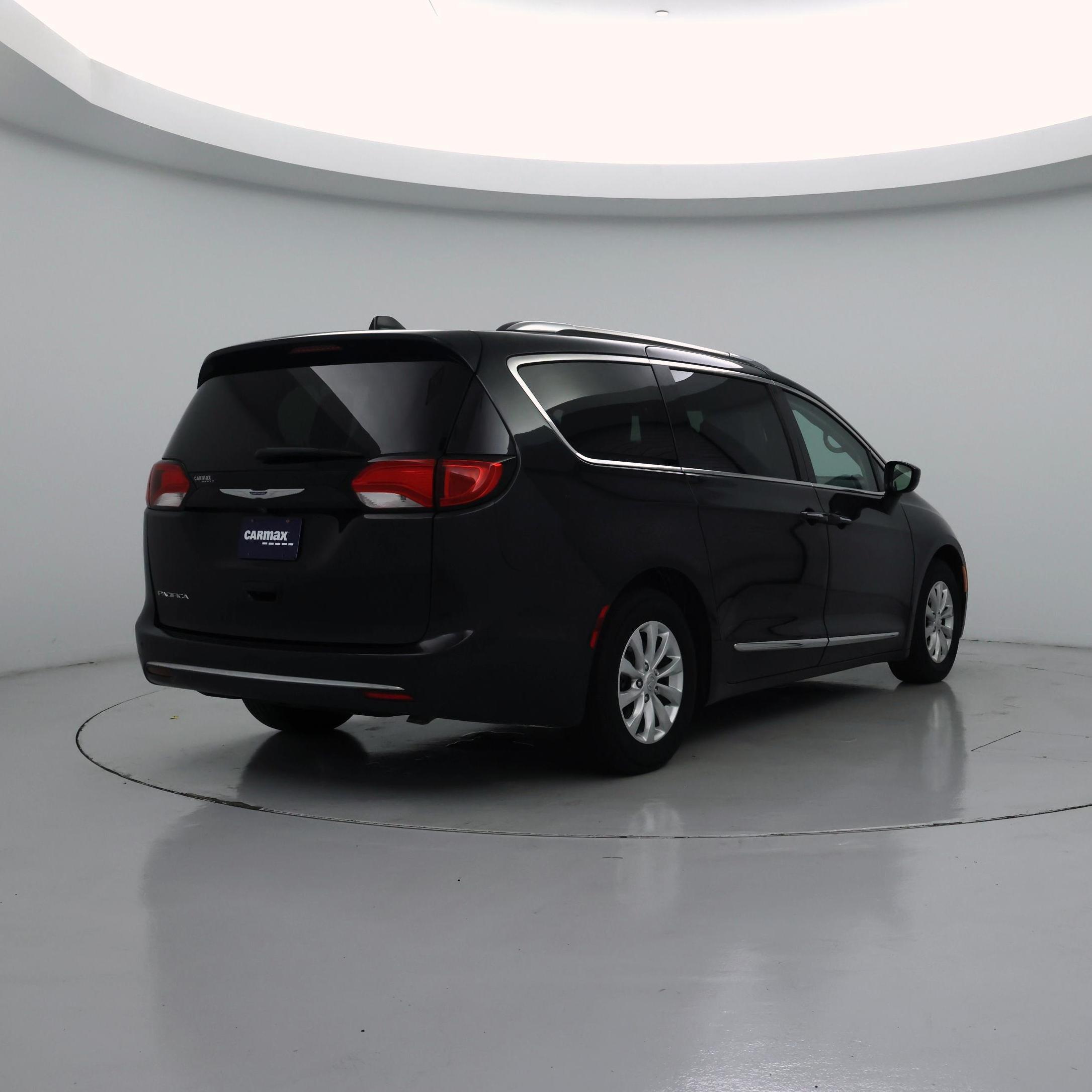 Thumbnail: 2019 Chrysler Pacifica - 8