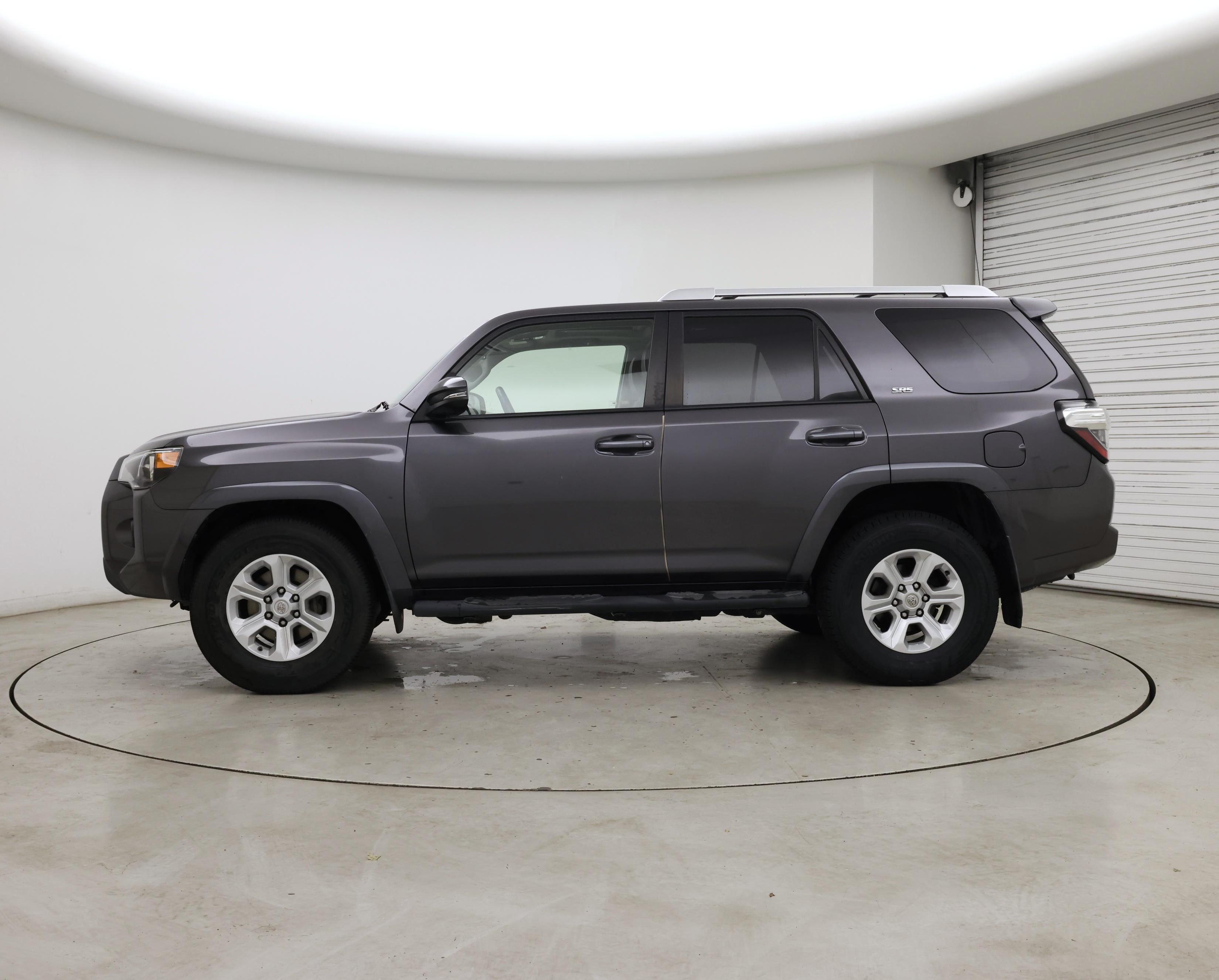 Thumbnail: 2016 Toyota 4Runner - 3