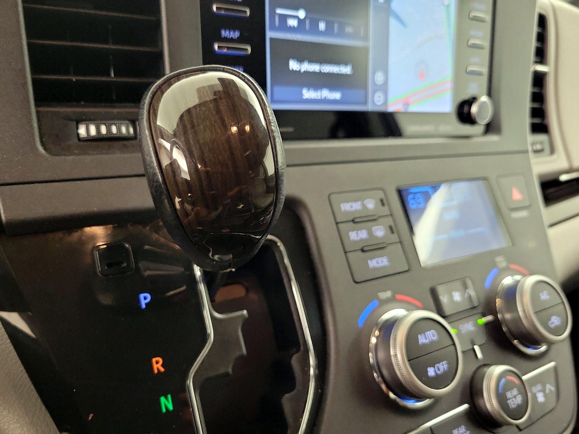 Thumbnail: 2020 Toyota Sienna - 18