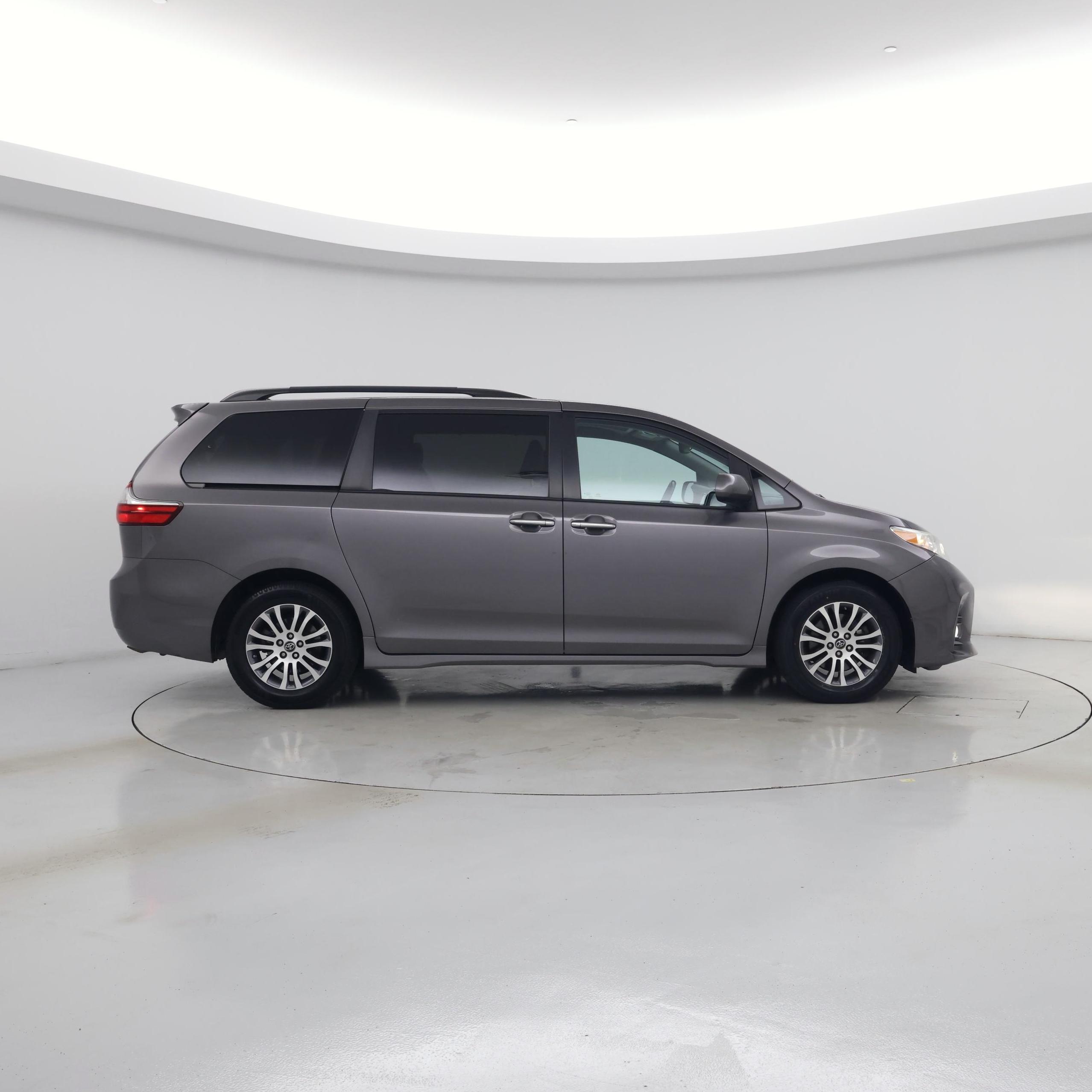 Thumbnail: 2020 Toyota Sienna - 7