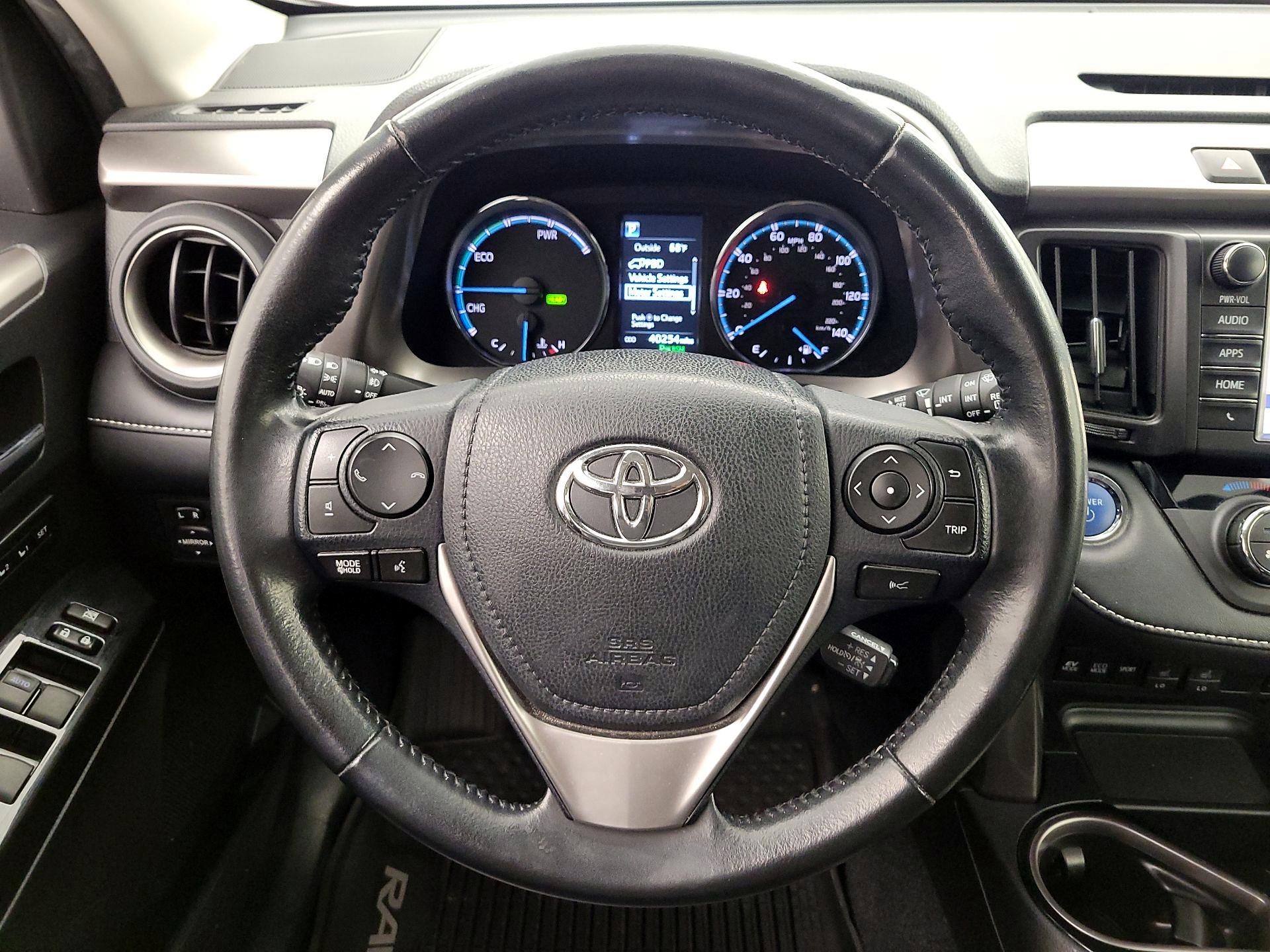 Thumbnail: 2018 Toyota RAV4 - 10