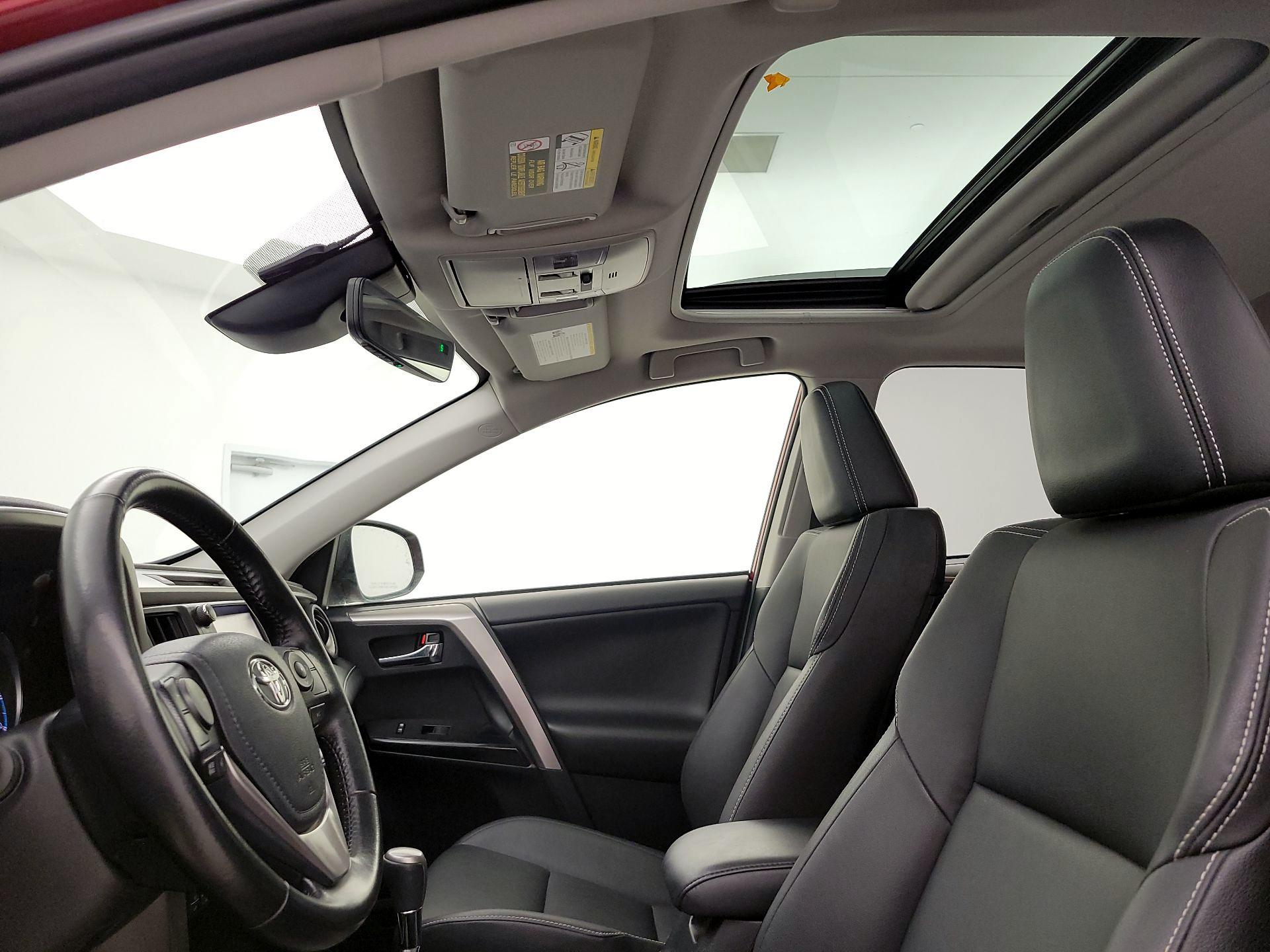 Thumbnail: 2018 Toyota RAV4 - 20