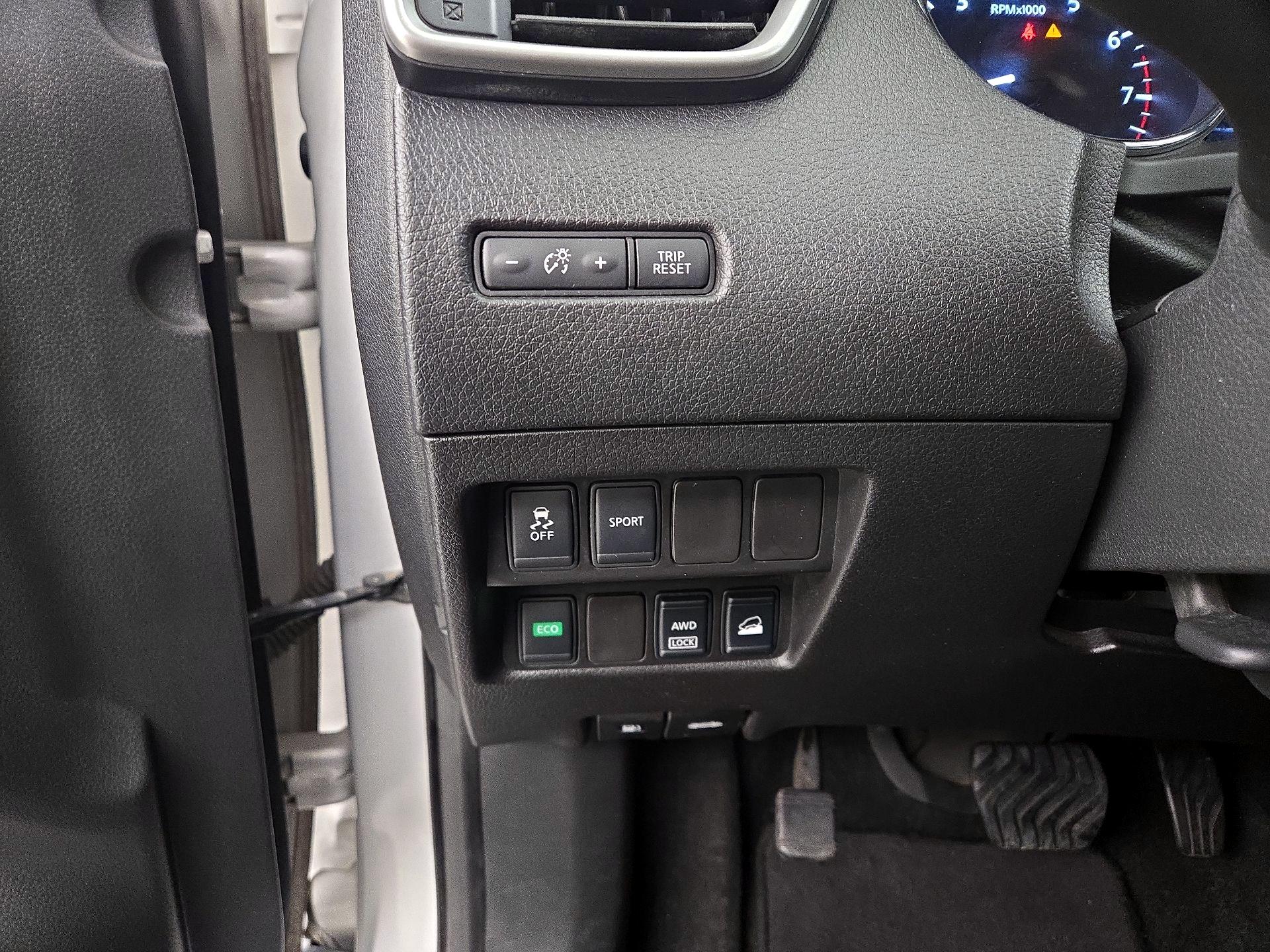 Thumbnail: 2015 Nissan Rogue - 13
