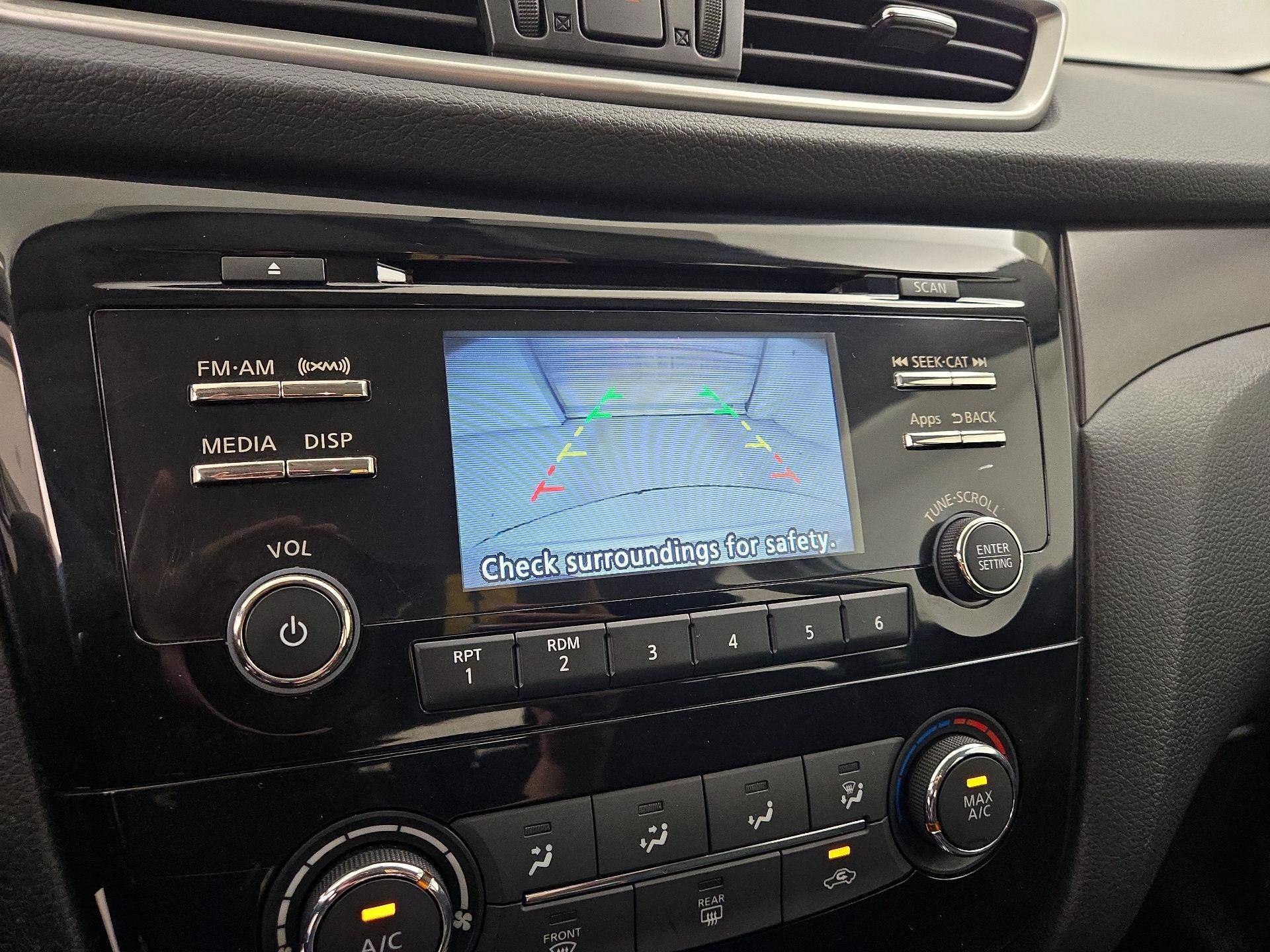 Thumbnail: 2015 Nissan Rogue - 14