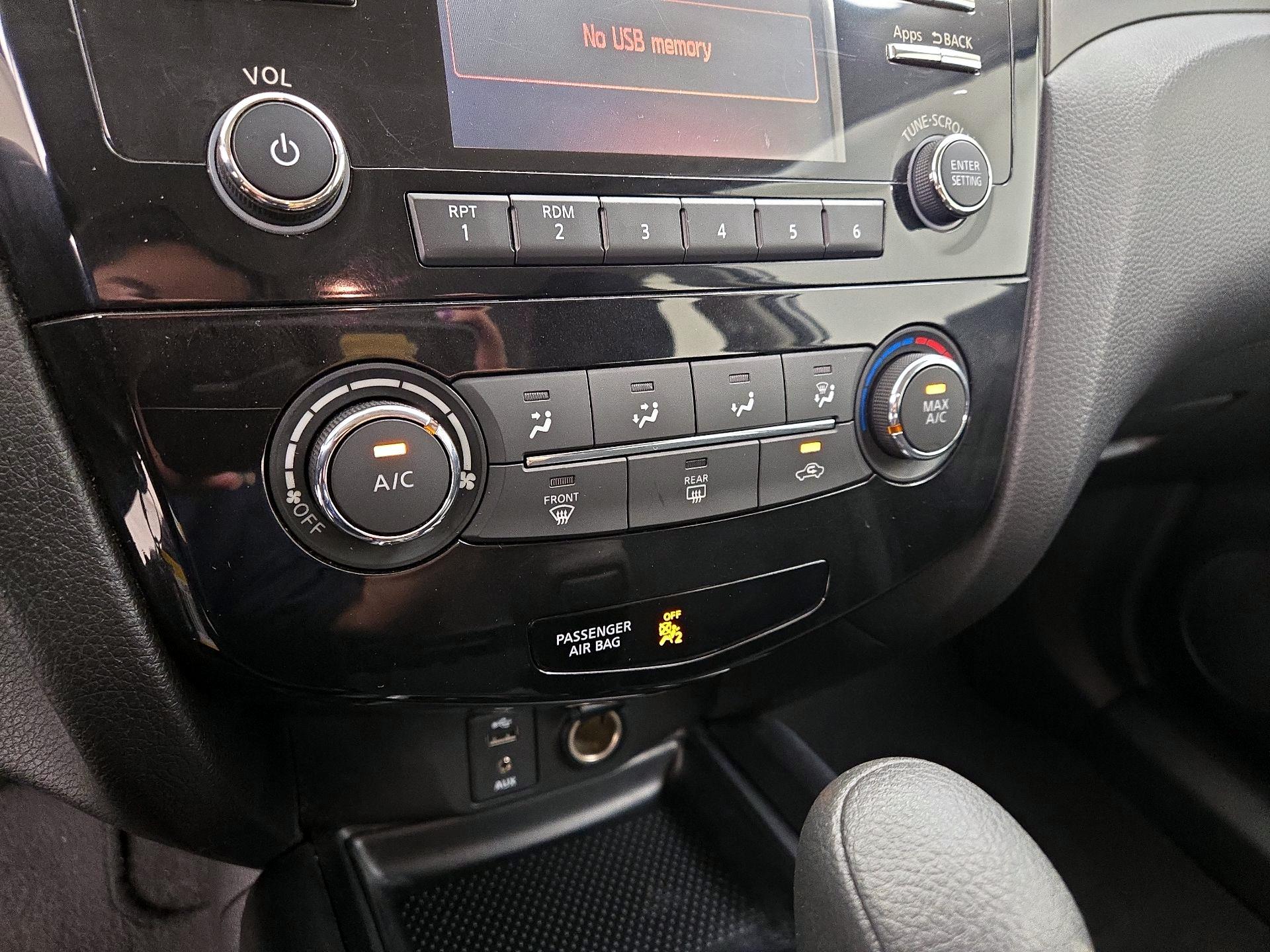 Thumbnail: 2015 Nissan Rogue - 16