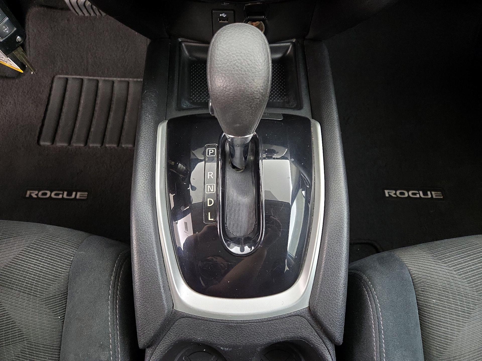 Thumbnail: 2015 Nissan Rogue - 17